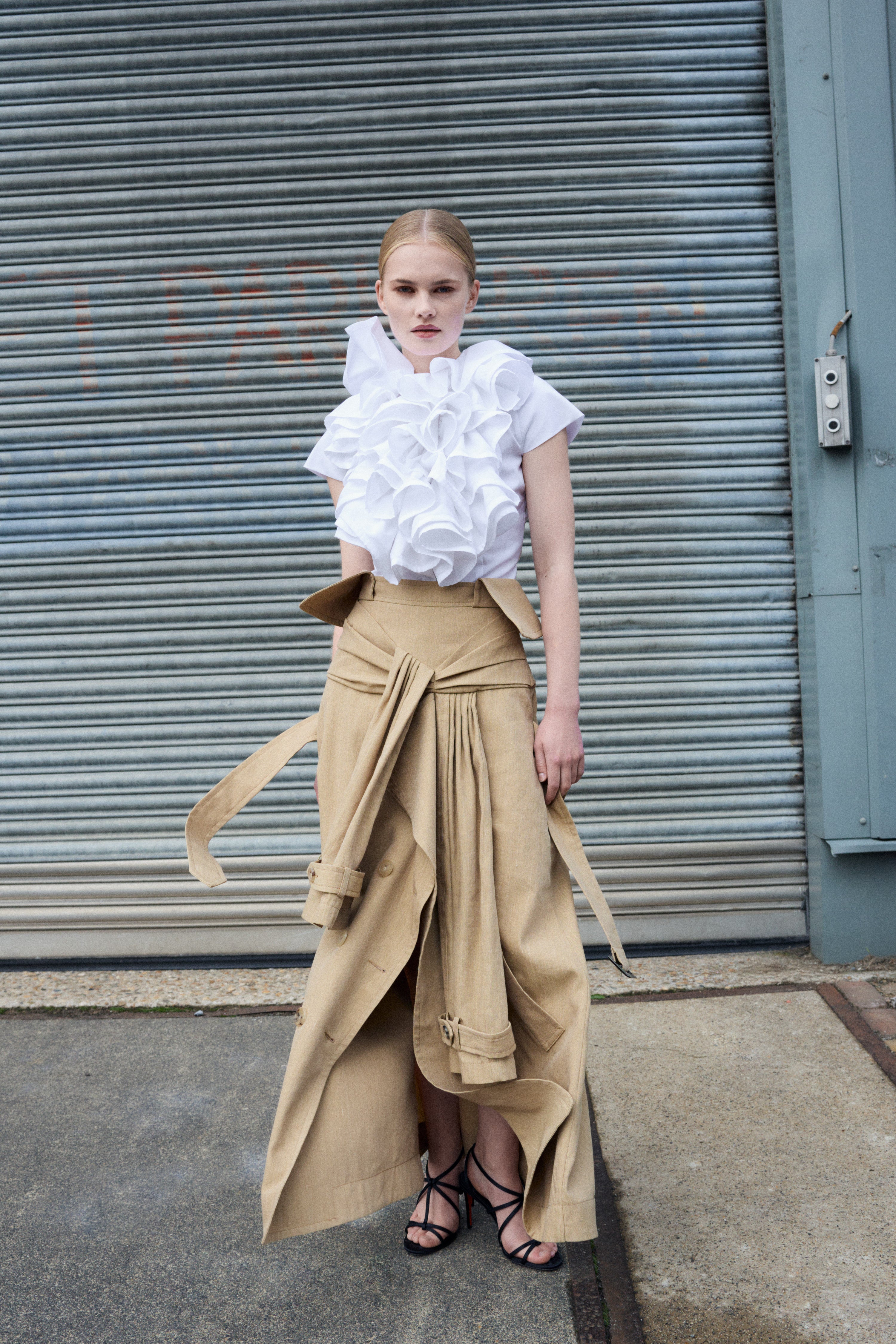 MIDIROK MET GEKNOOPTE MOUWEN