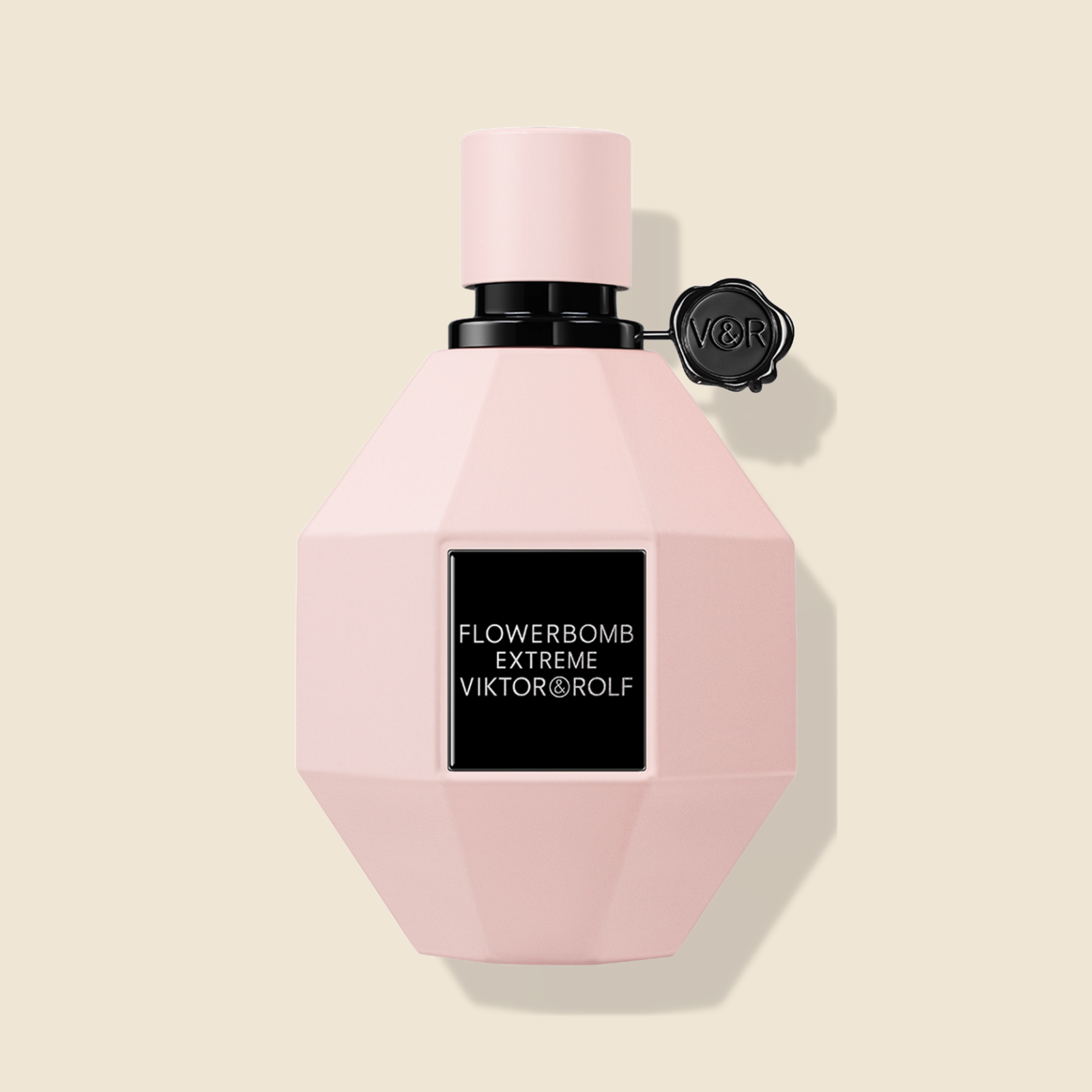 The iconic floral burst of flowerbomb is heightened to the extreme