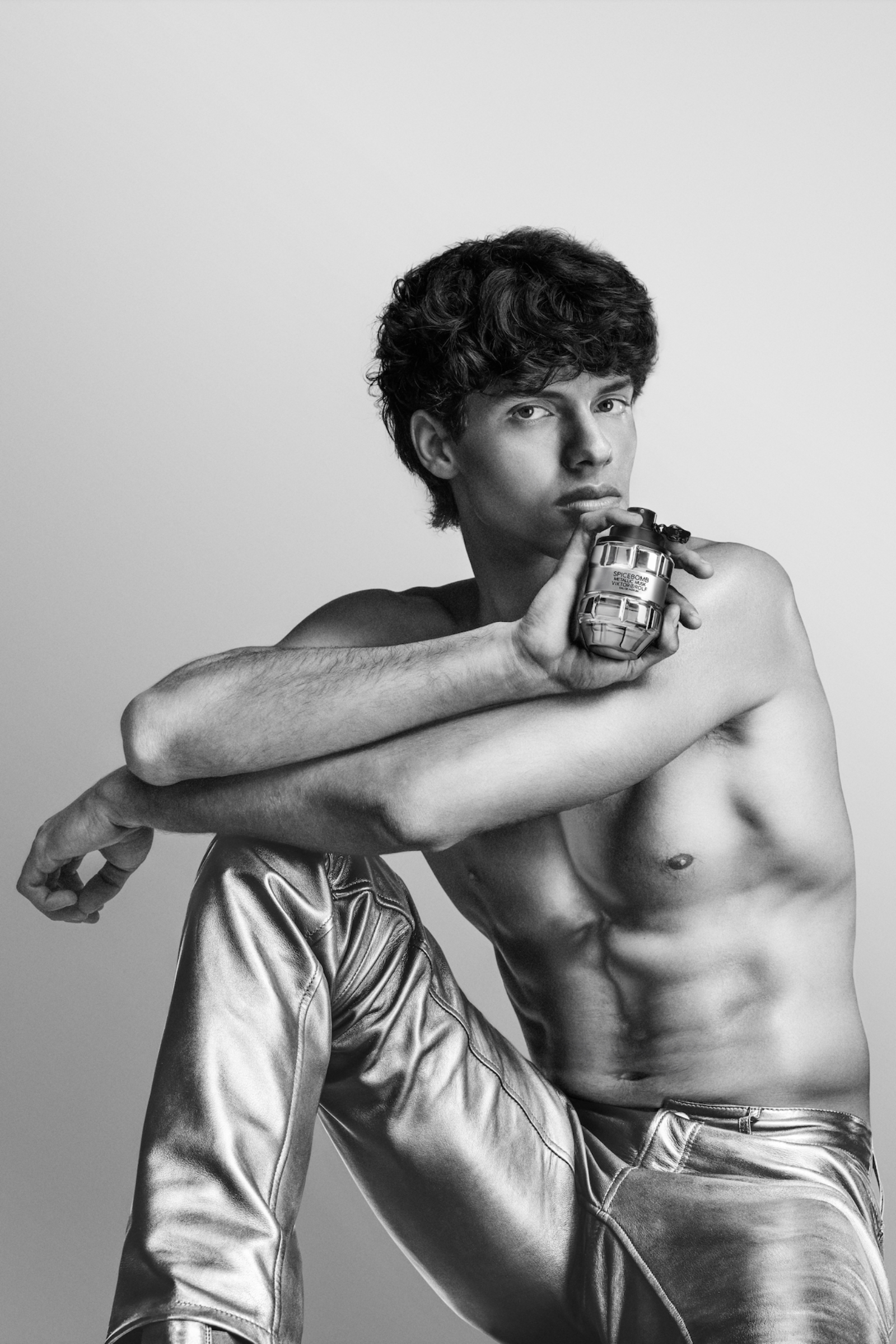 A bold, magnetic fragrance where warm white musk and silver suede are energized by a spark of black pepper