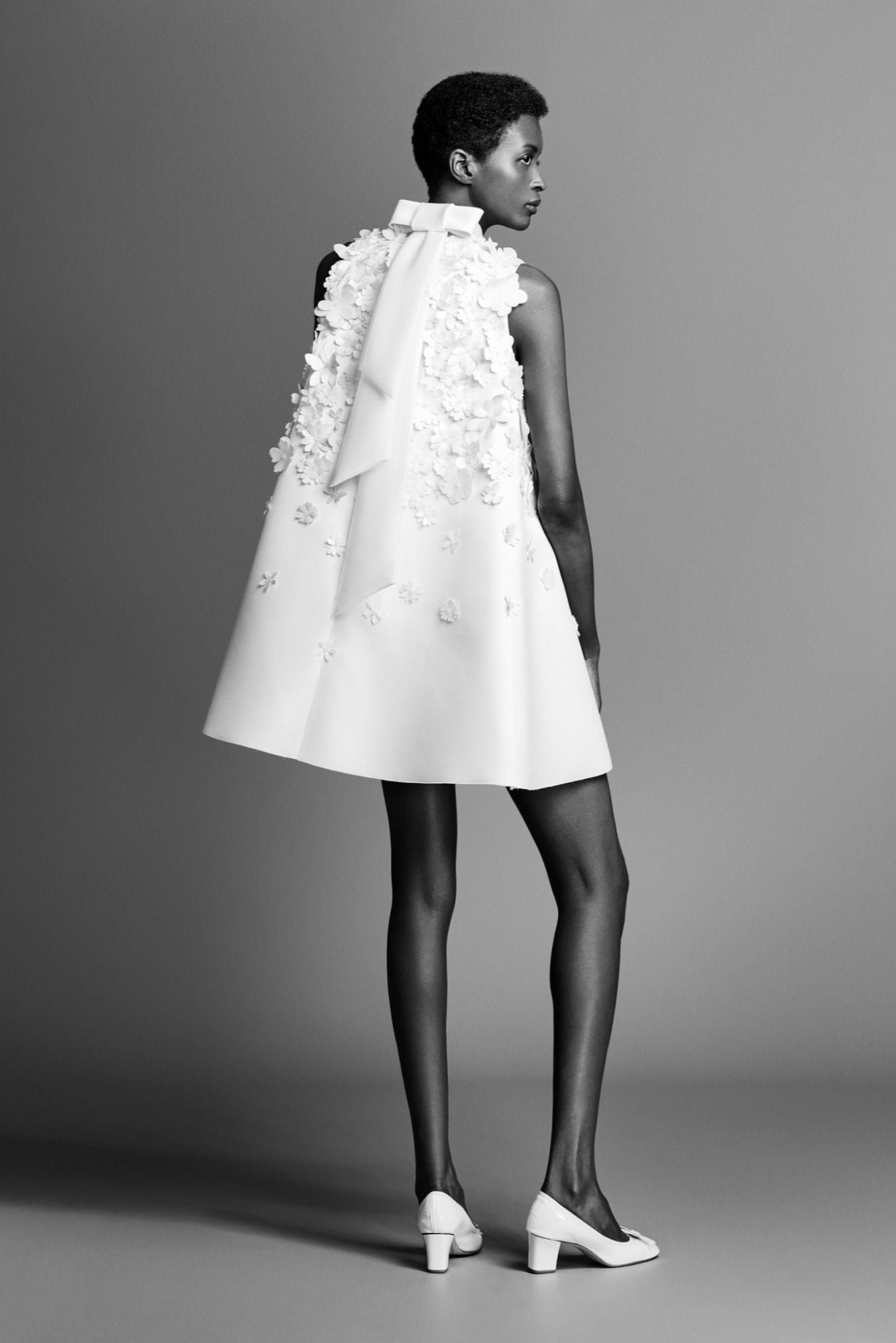 Flirty and voluminous 60s couture-inspired mini dress with 3d flower applique detailing