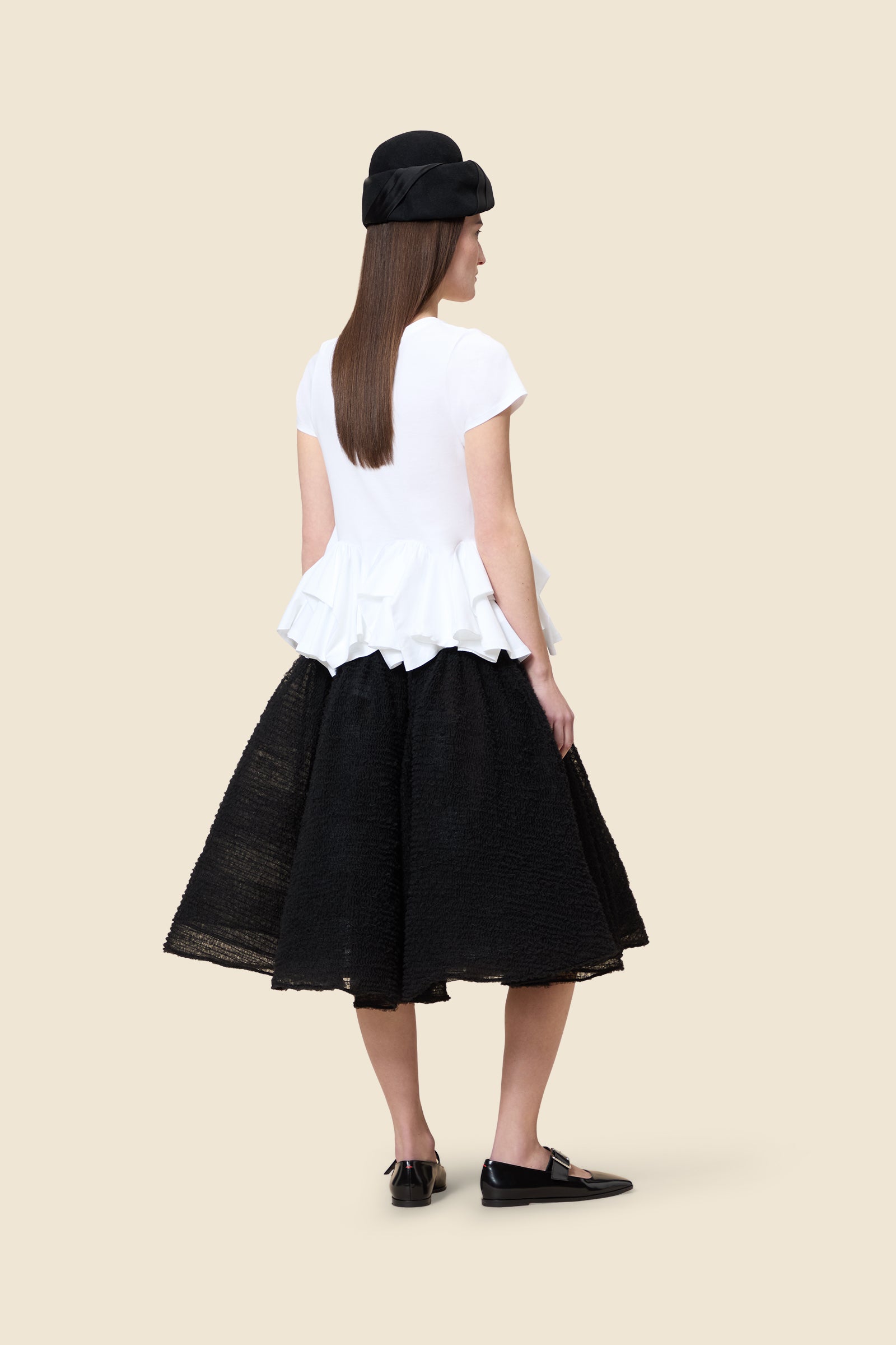 The craftmanship of the top reinterprets classic haute couture tuck ups into a modern silhouette