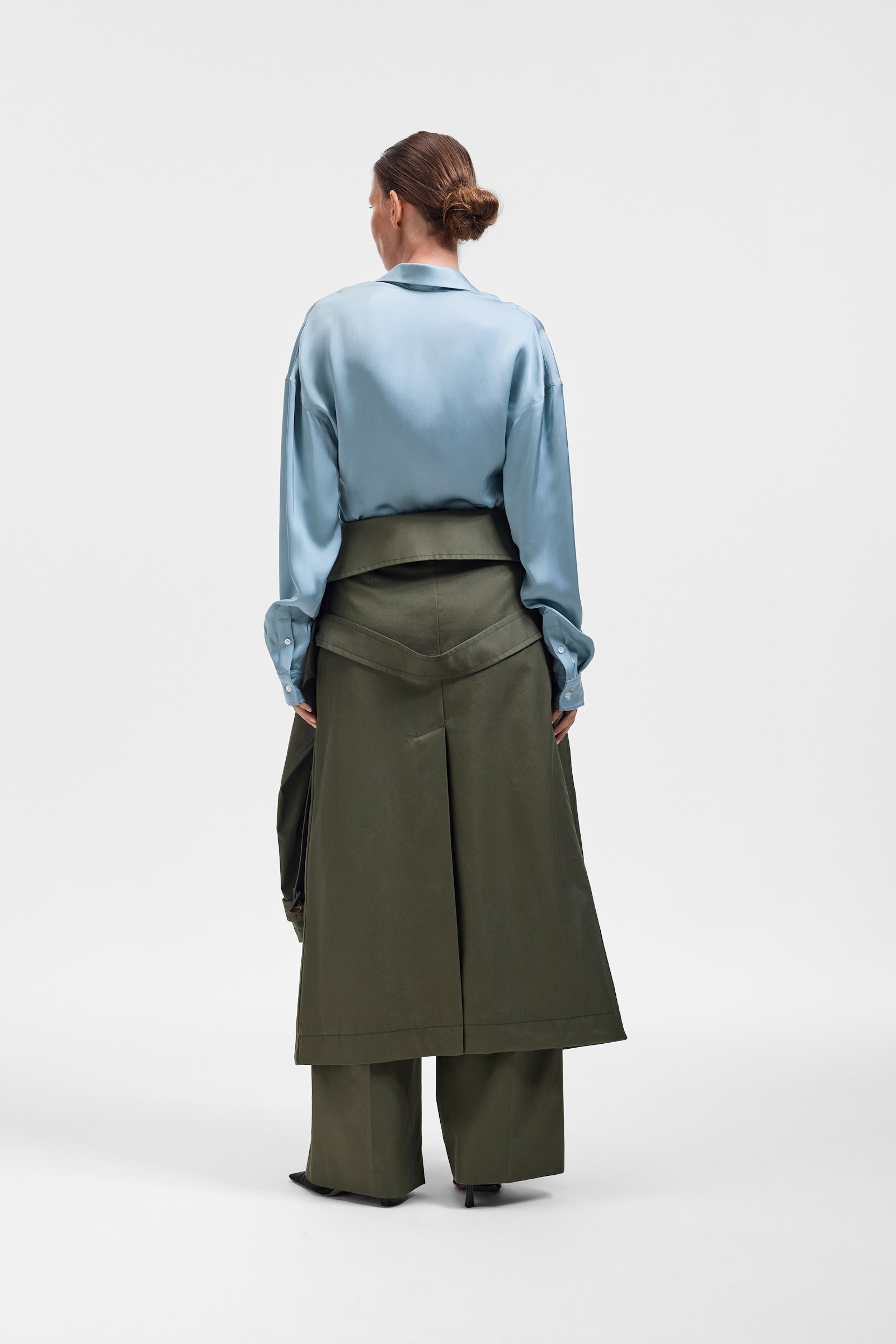 DRAGGED NECK SATIN SHIRT
