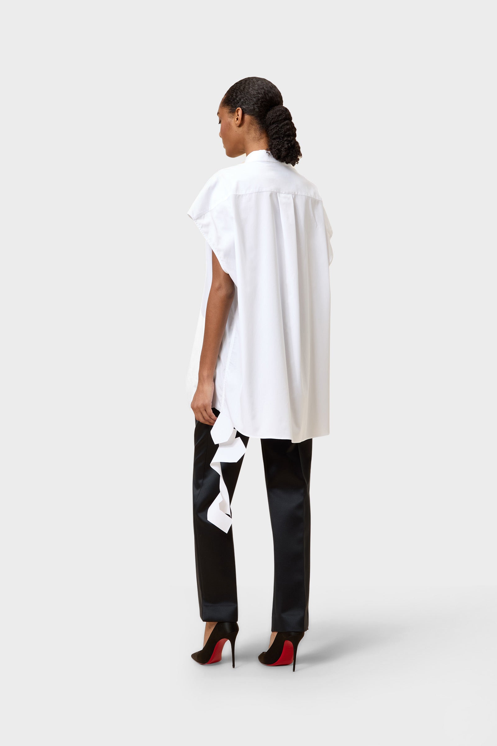 SLEEVELESS POPLIN SHIRT