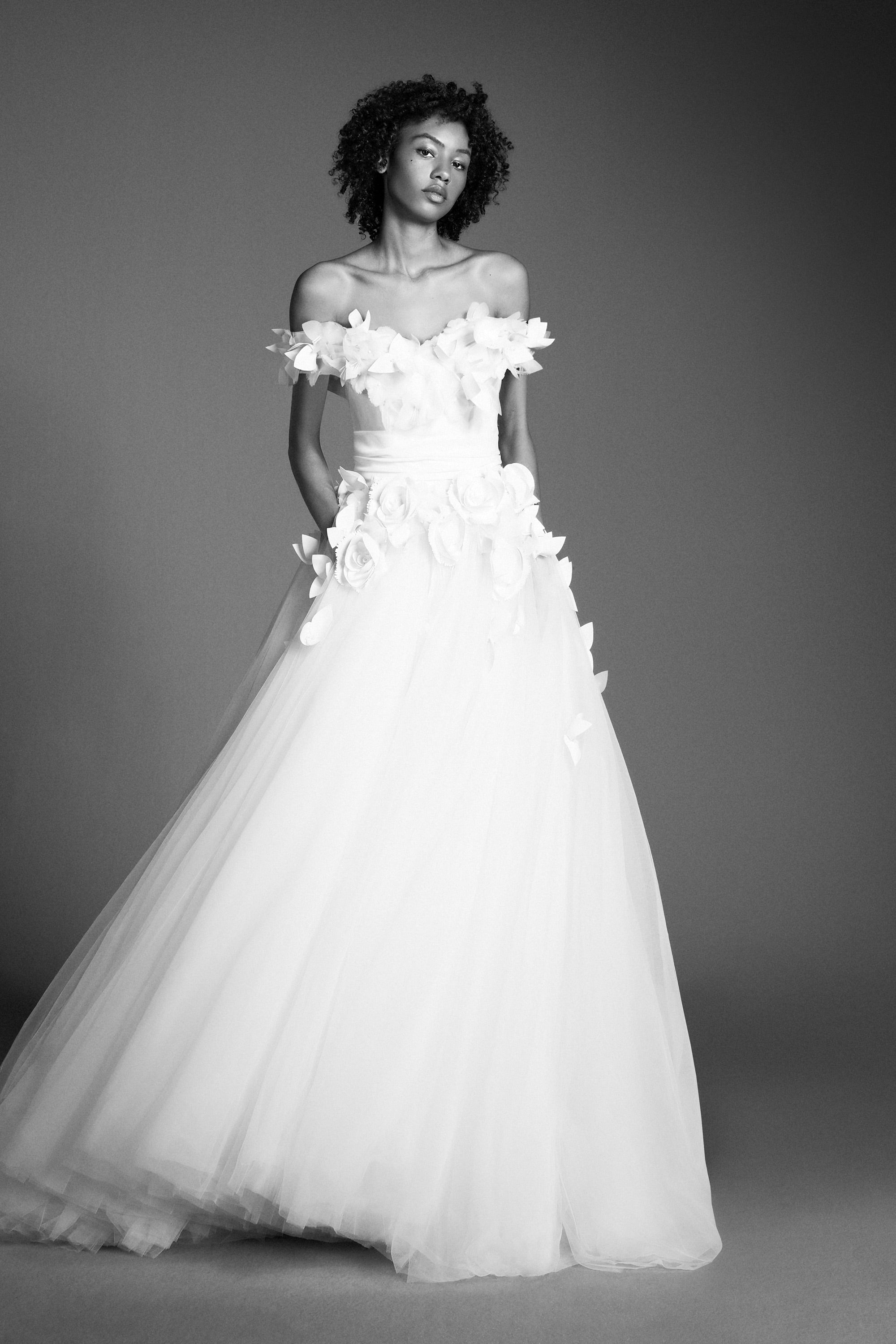 Featuring a tulle skirt paired with an airy organza bodice, this ballgown is complemented by an elegant sweetheart neckline and off-shoulder sleeves