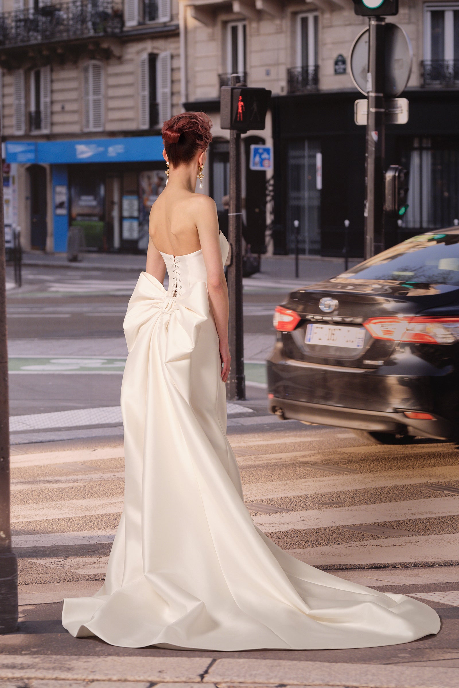 Stretch mikado meets contemporary flair in this subltle basque waist mermaid gown, from the Viktor&Rolf Mariage collection.