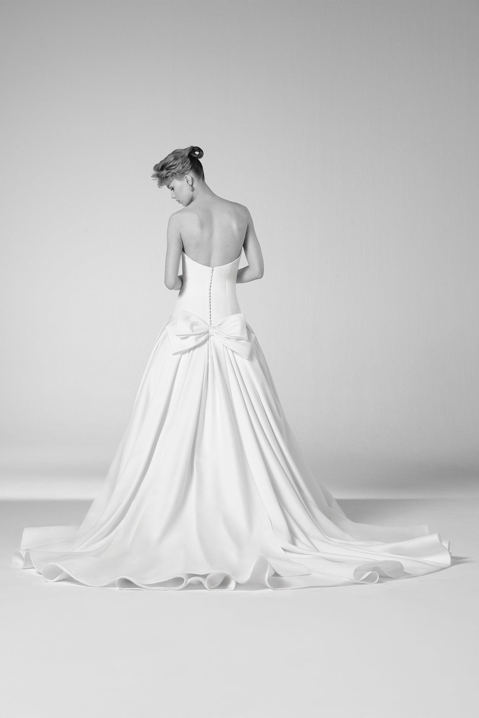 This strapless light mikado gown features a beautifully draped bustier, flowing effortlessly into a voluminous a-line skirt, from the Viktor&Rolf Mariage collection.