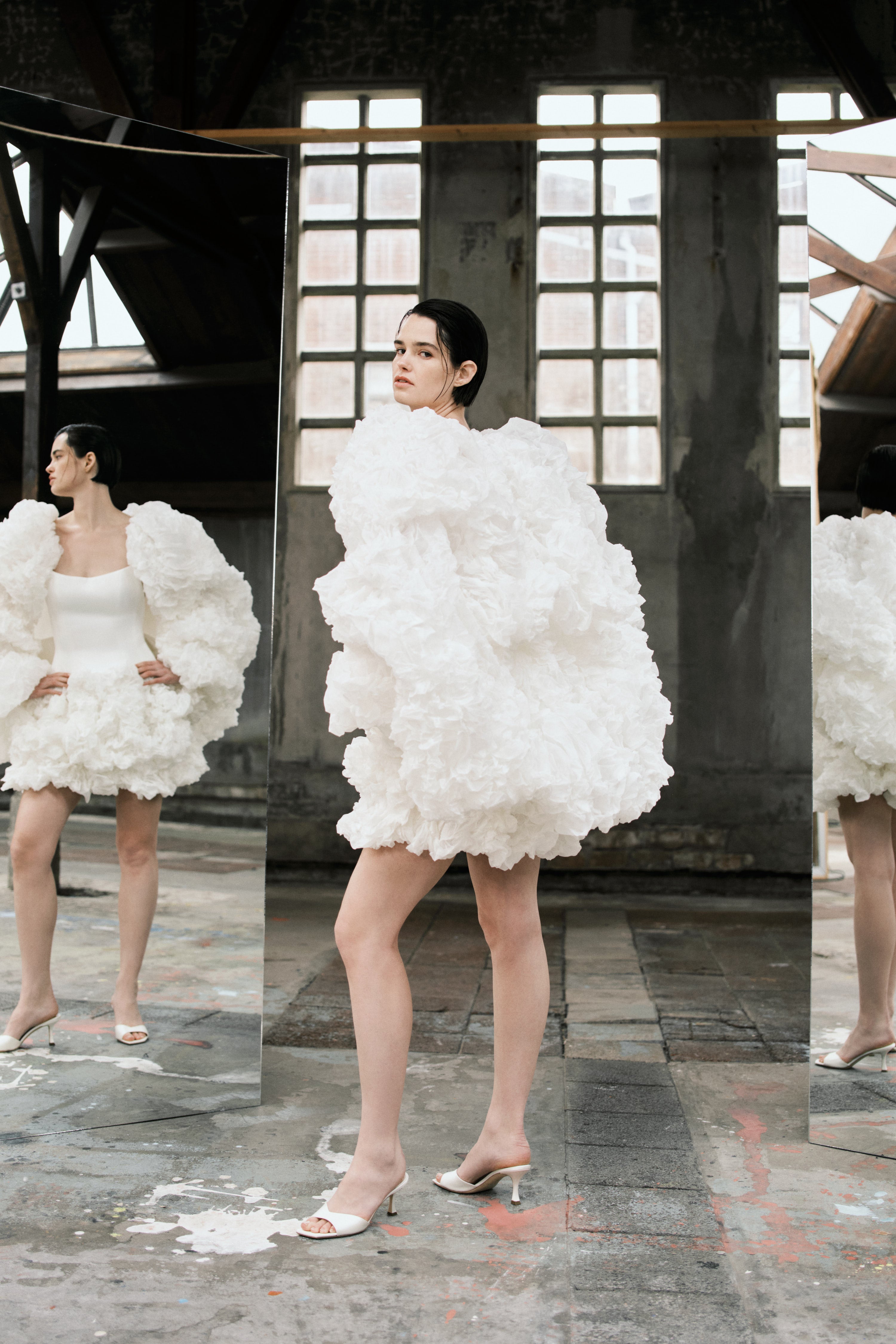 VRM530C - COUTURE CLOUD CAPE
