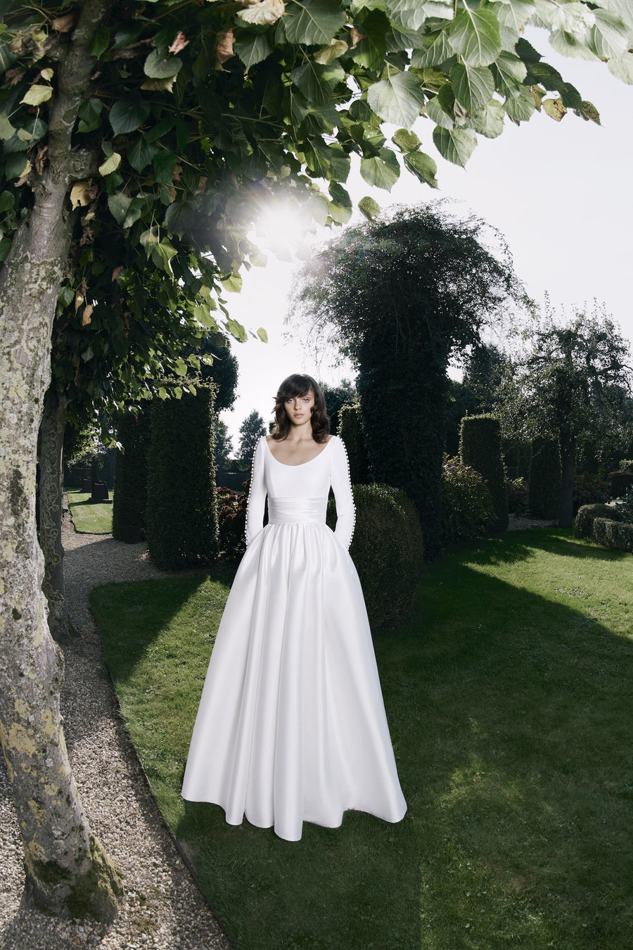 Viktor & Rolf Mariage Bridalwear Autumn Winter 25 Collection, featuring an elegant A-line gown with refined minimalistic design.