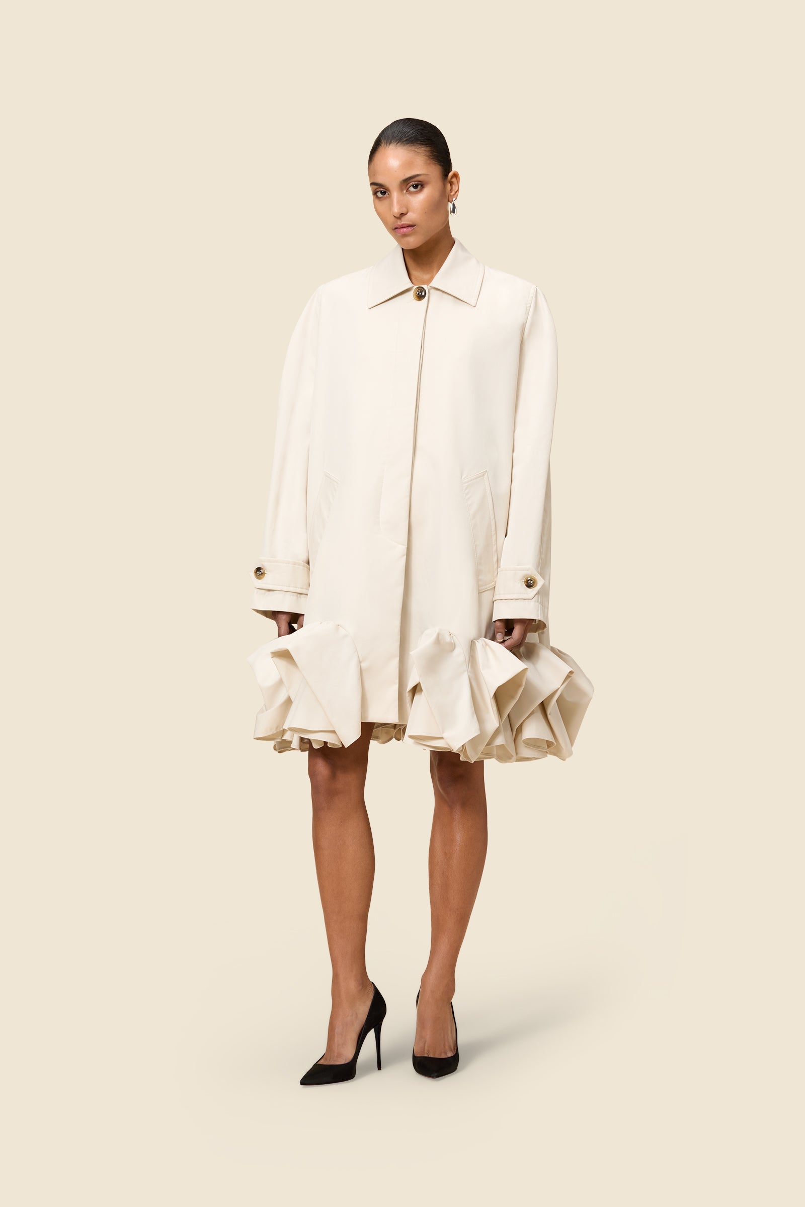 The craftmanship of the trenchcoat reinterprets classic haute couture tuck ups into a modern silhouette from gabardine