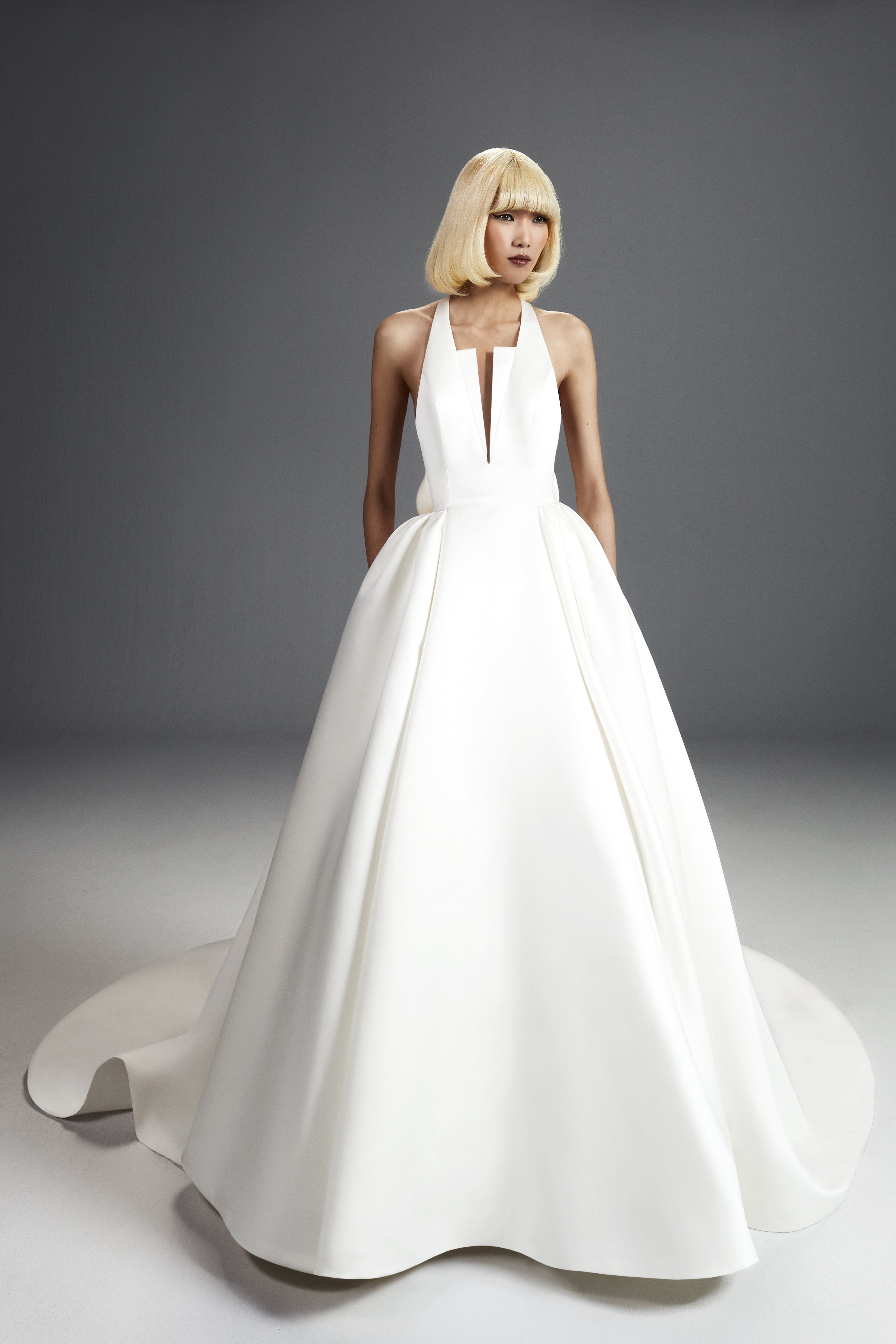 Viktor & Rolf Mariage Bridalwear Dreamy bow gown, sophisticated design with classic elegance and modern couture flair.