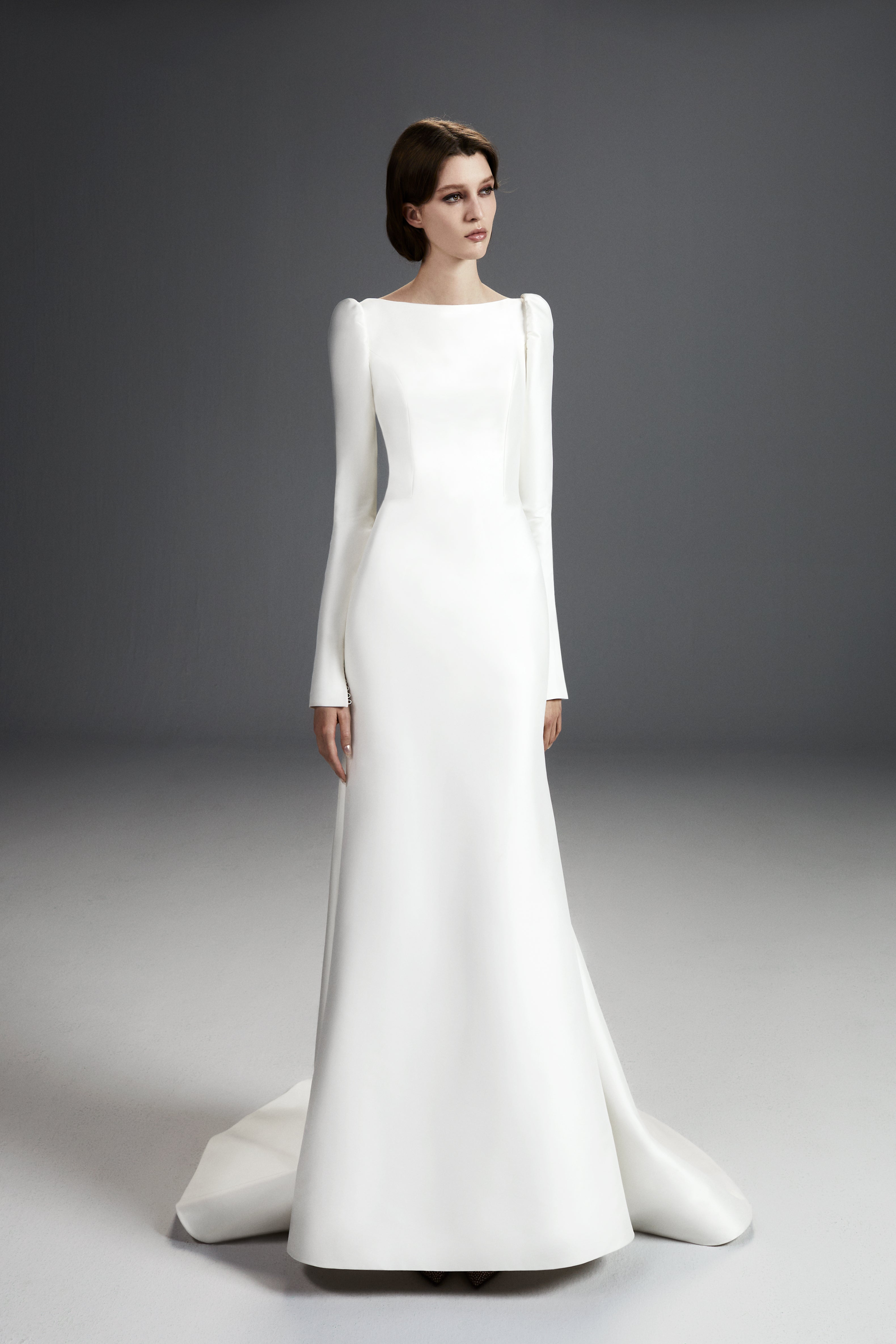 Viktor & Rolf Mariage Bridalwear Collection, Sculpted Column Gown in white, minimalist elegance with long sleeves.
