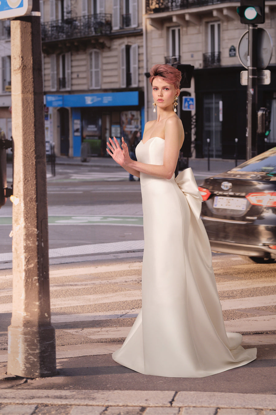 Stretch mikado meets contemporary flair in this subltle basque waist mermaid gown, from the Viktor&Rolf Mariage collection.