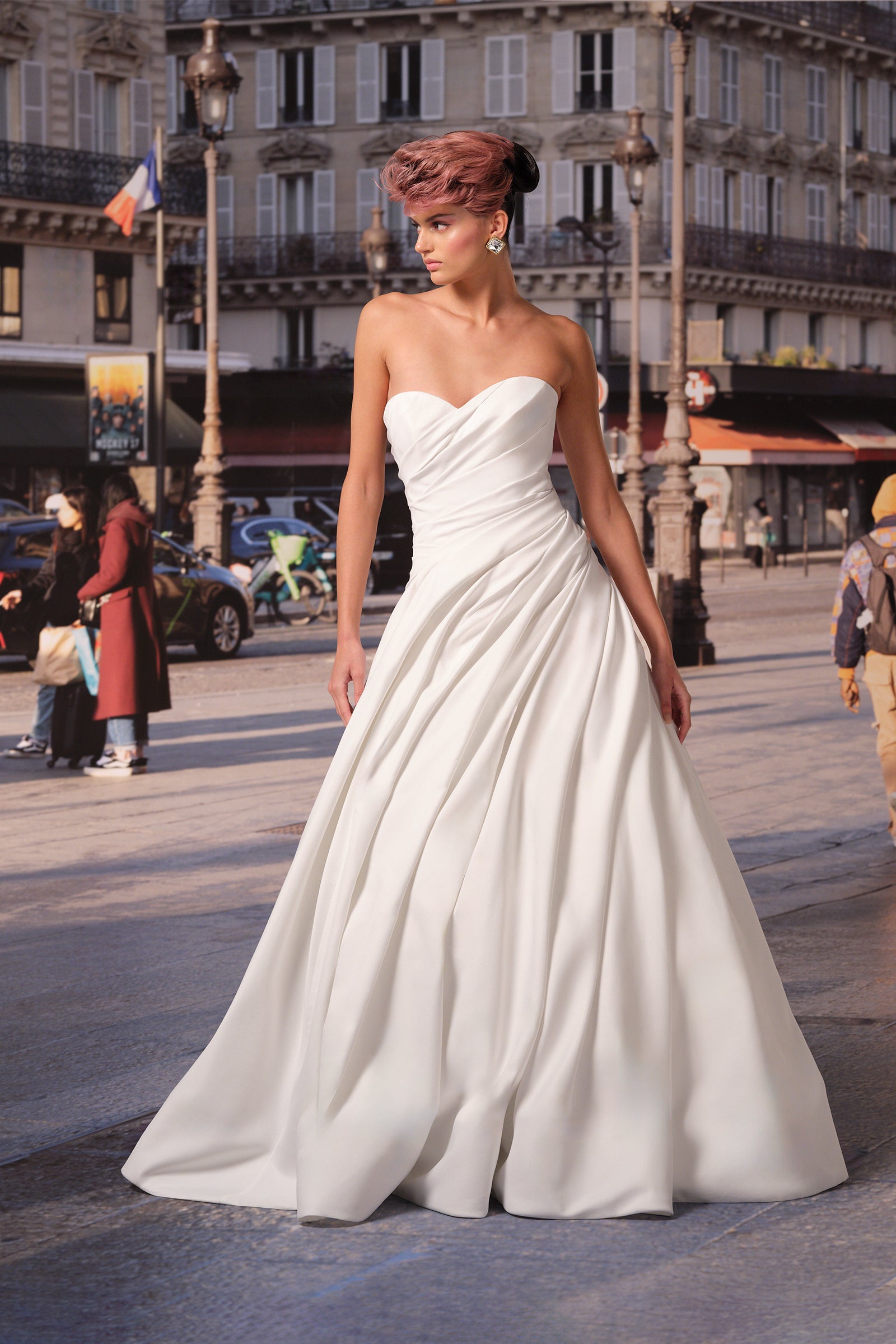 This breathtaking a-line gown in light mikado showcases a masterful twisted drape technique that enhances its sculptural sweetheart neckline, from the Viktor&Rolf Mariage collection.