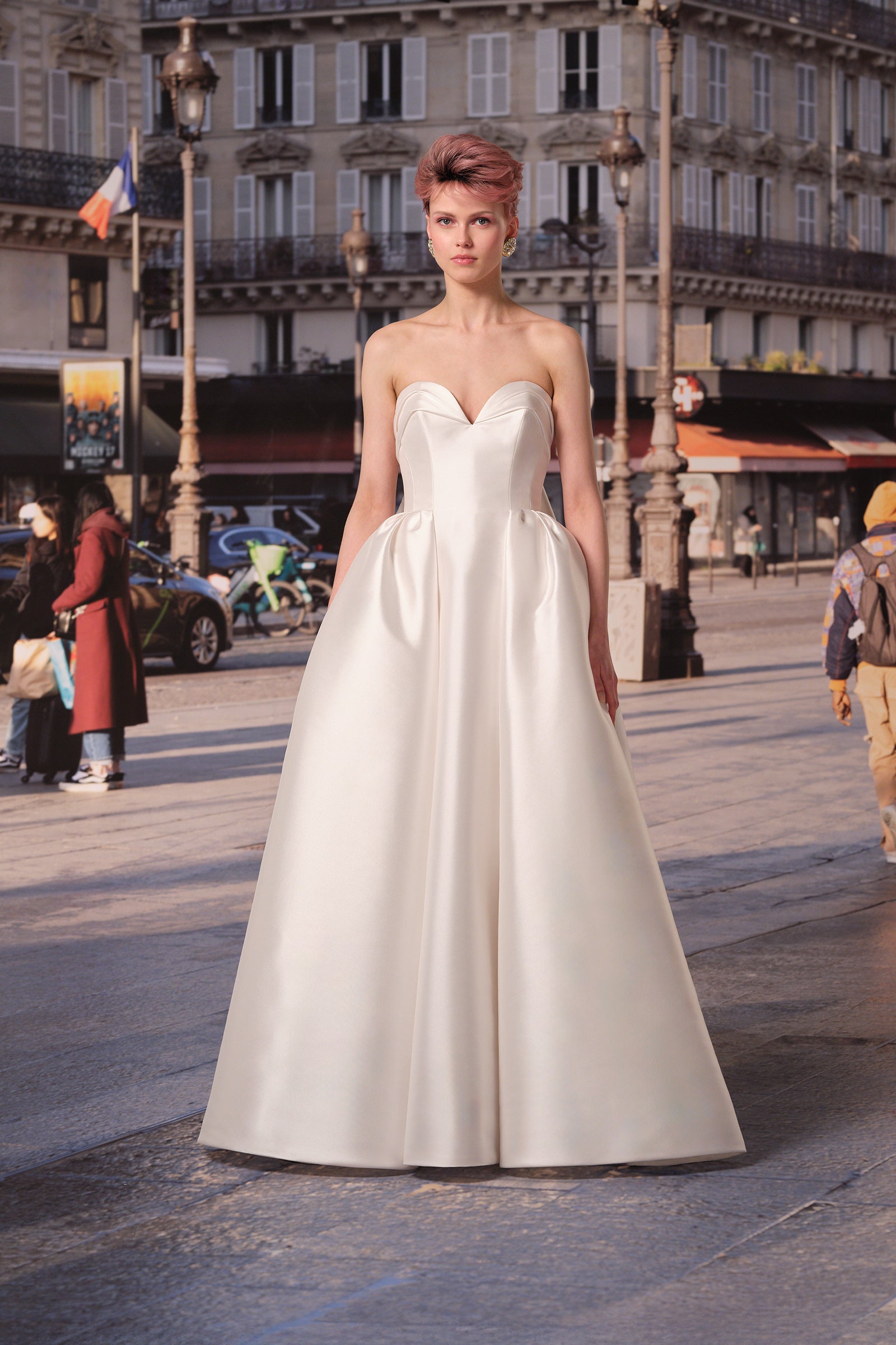 This a-line mikado gown features a softly draped sweetheart bodice for an effortlessly elegant look, from the Viktor&Rolf Mariage collection.