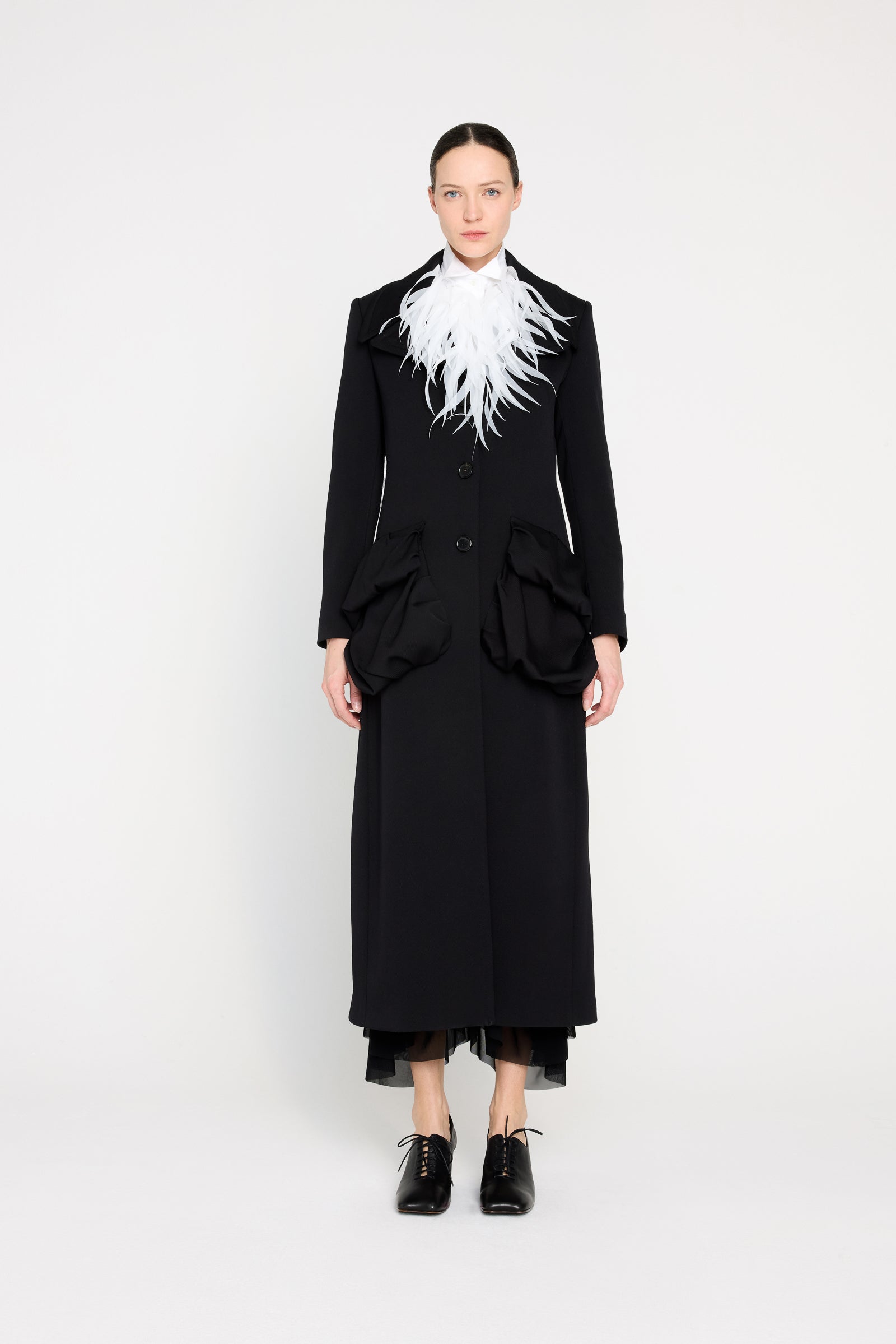 PLEATED POCKETS WOOL COAT