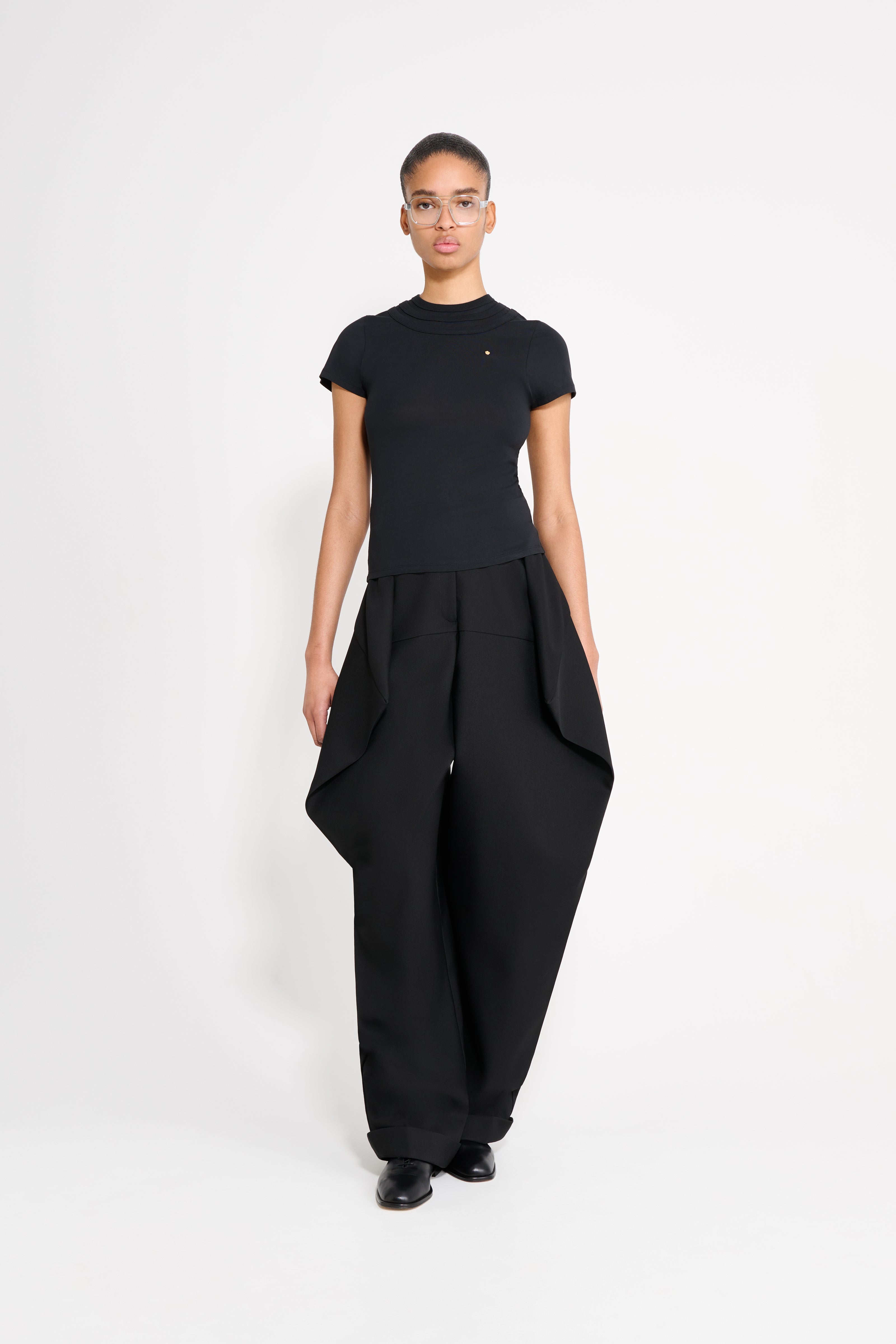 Model wearing a black T-shirt.