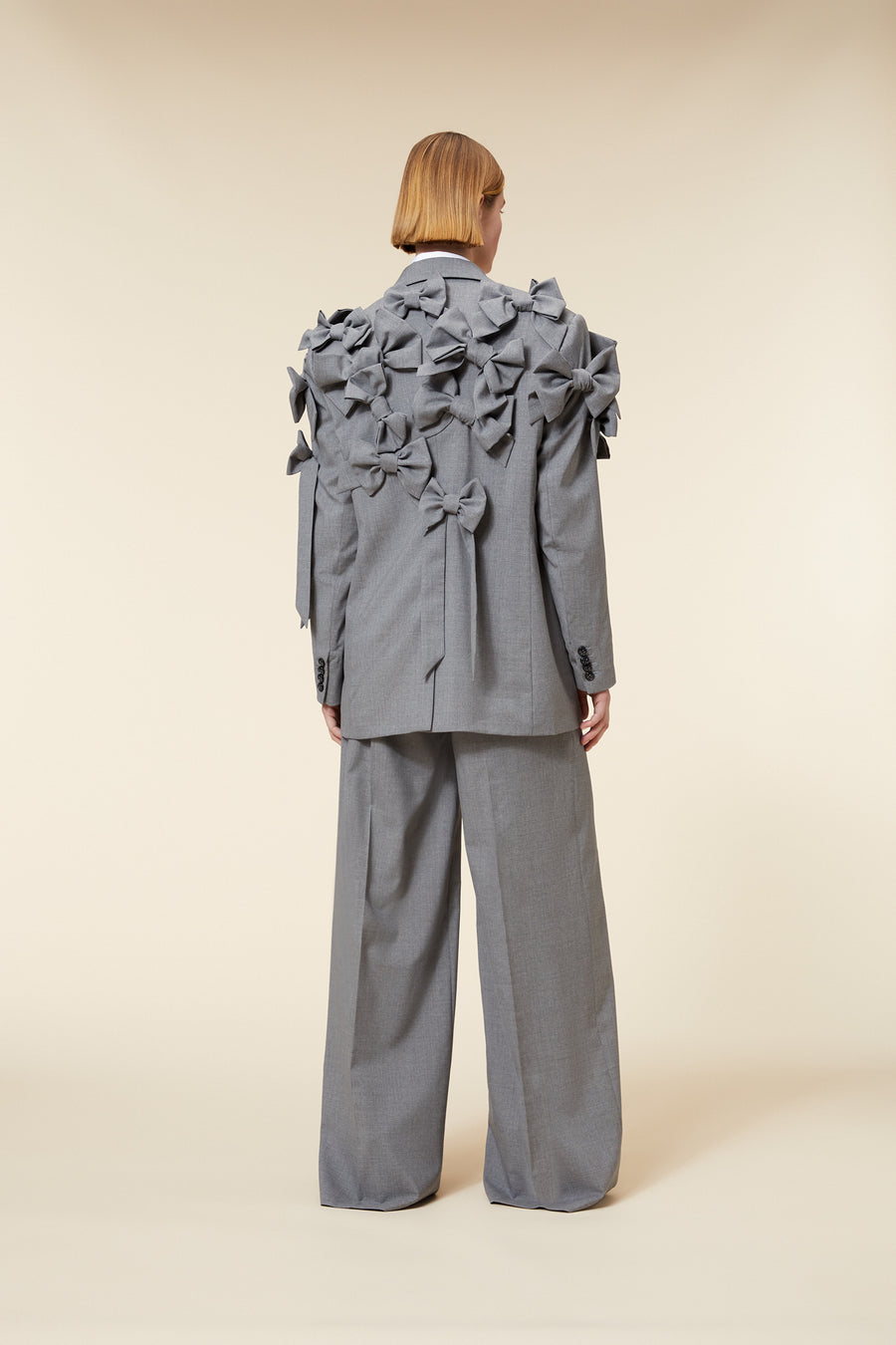 The tailored blazer features the seasonal bow bouquet technique, where timeless elegance meets refined craftsmanship in a seamless fusion of sophistication and grace