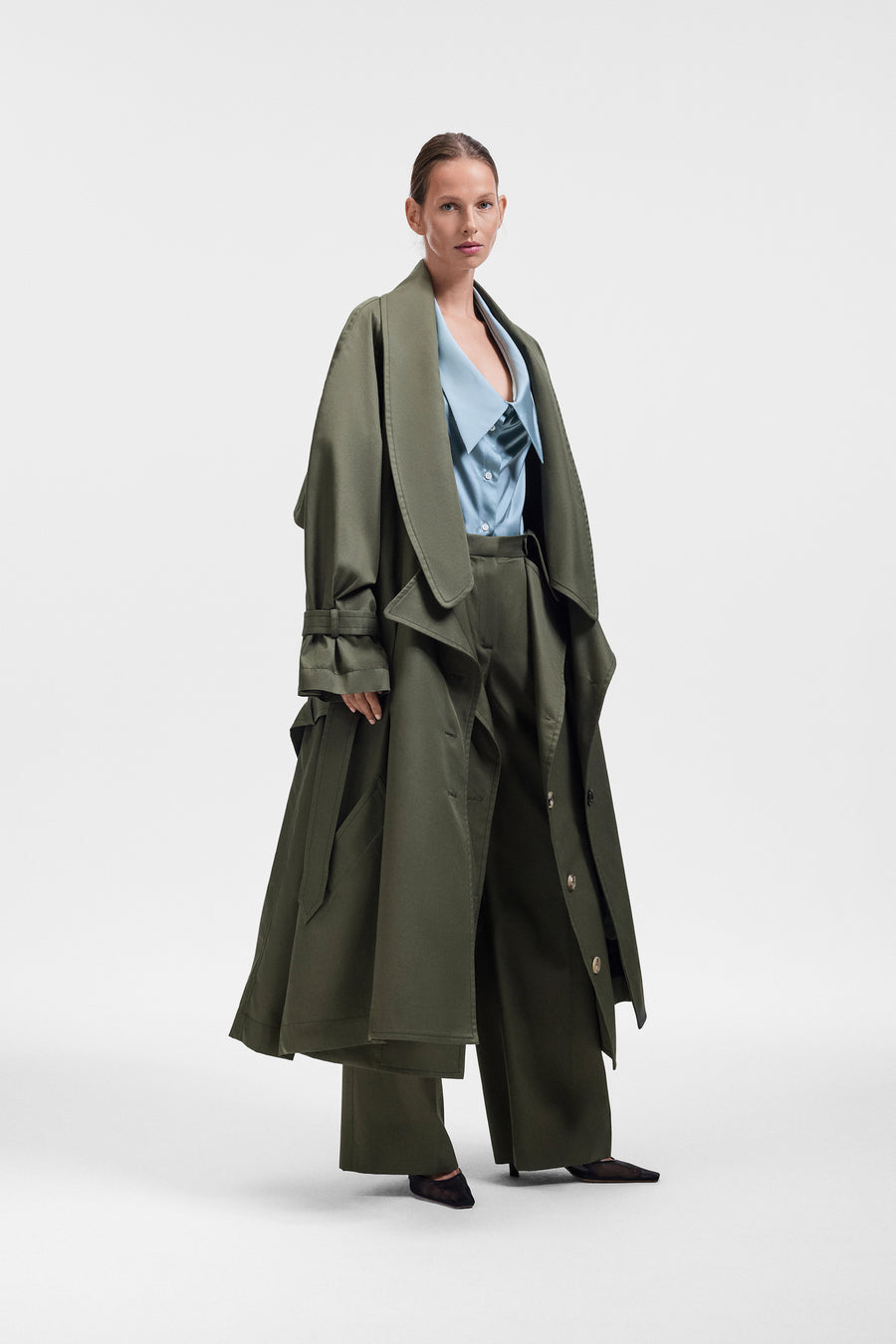 TRENCHCOAT MET LAGE HALSLIJN