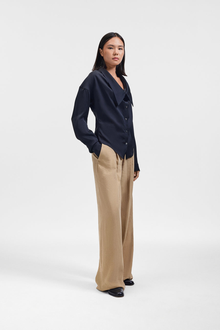 DRAGGED NECK SATIN SHIRT