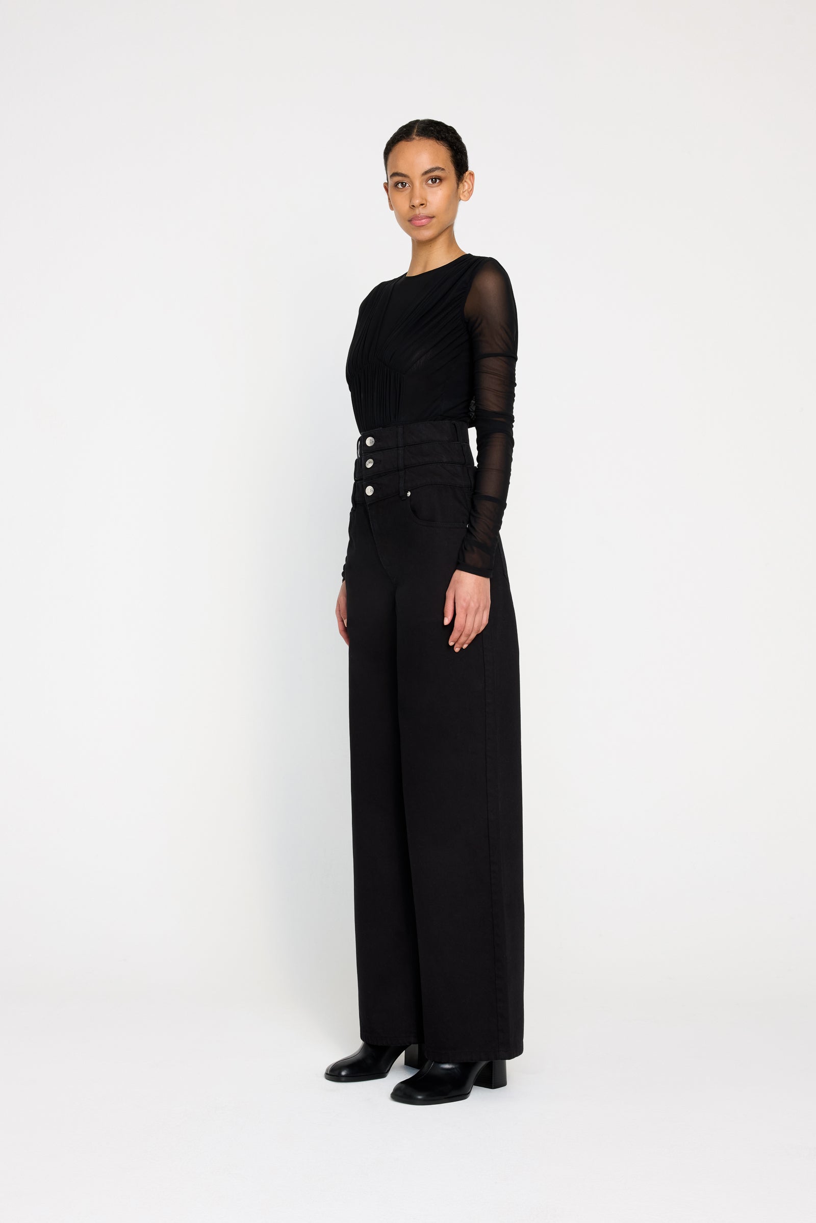 PLEATED MESH BODY