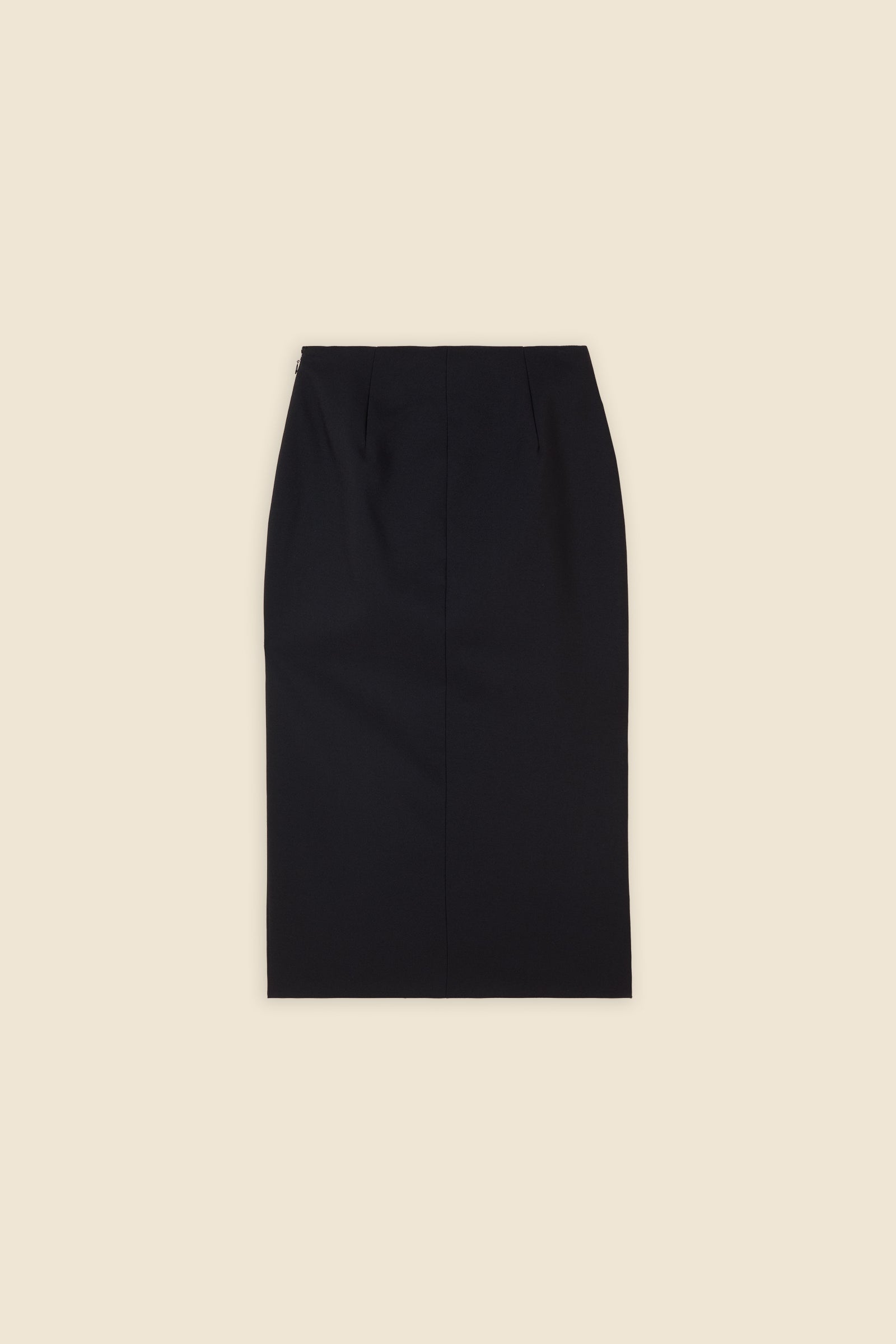 The craftmanship of the skirt reinterprets classic haute couture tuck ups into a modern silhouette from wool