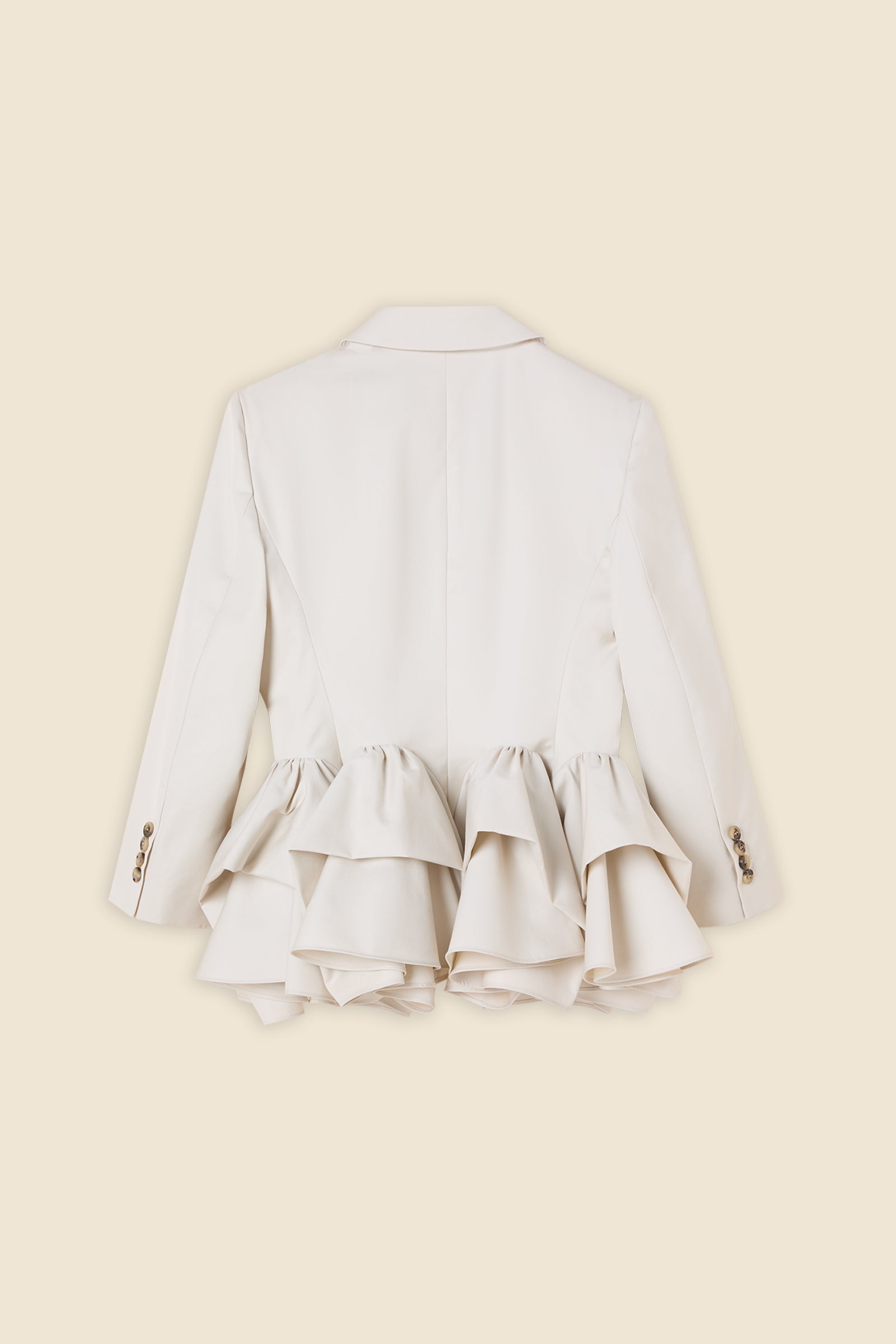 The craftmanship of the blazer reinterprets classic haute couture tuck ups into a modern silhouette from gabardine