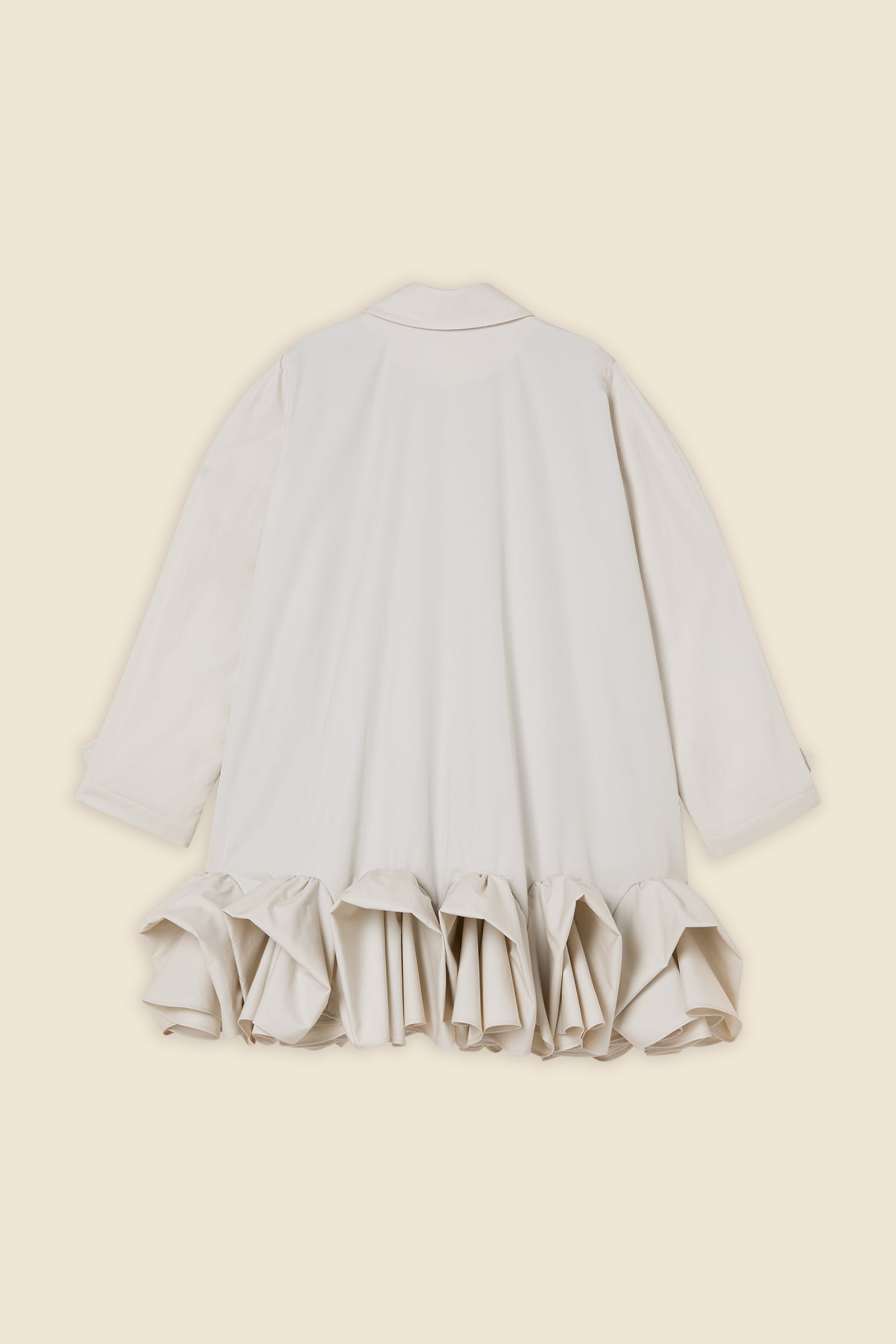 The craftmanship of the trenchcoat reinterprets classic haute couture tuck ups into a modern silhouette from gabardine