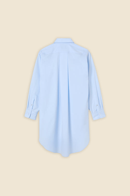 Crafted from poplin, the oversized shirt offers a tailored fit and timeless elegance