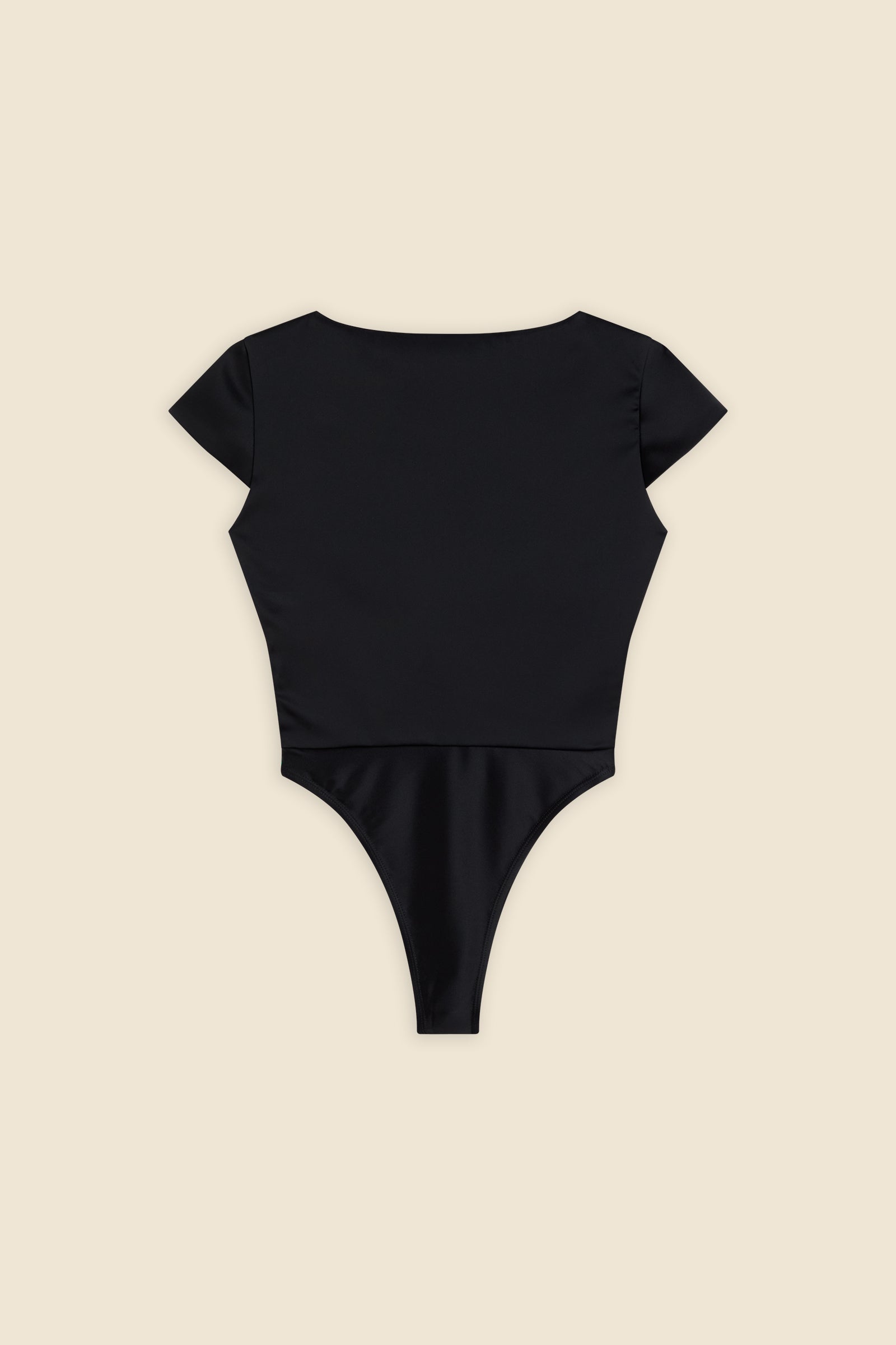 The meticulously placed pleats and stretch satin define the elegance of the body, reflecting classic haute couture craftsmanship with a modern edge