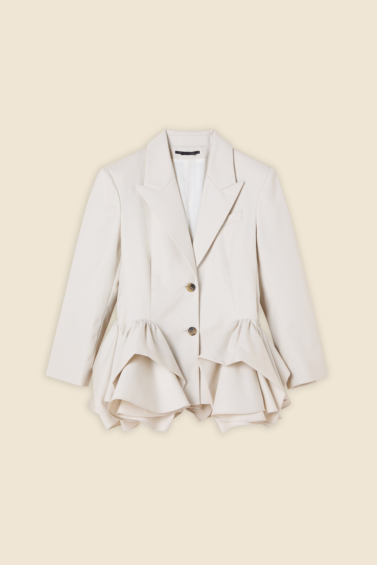 The craftmanship of the blazer reinterprets classic haute couture tuck ups into a modern silhouette from gabardine