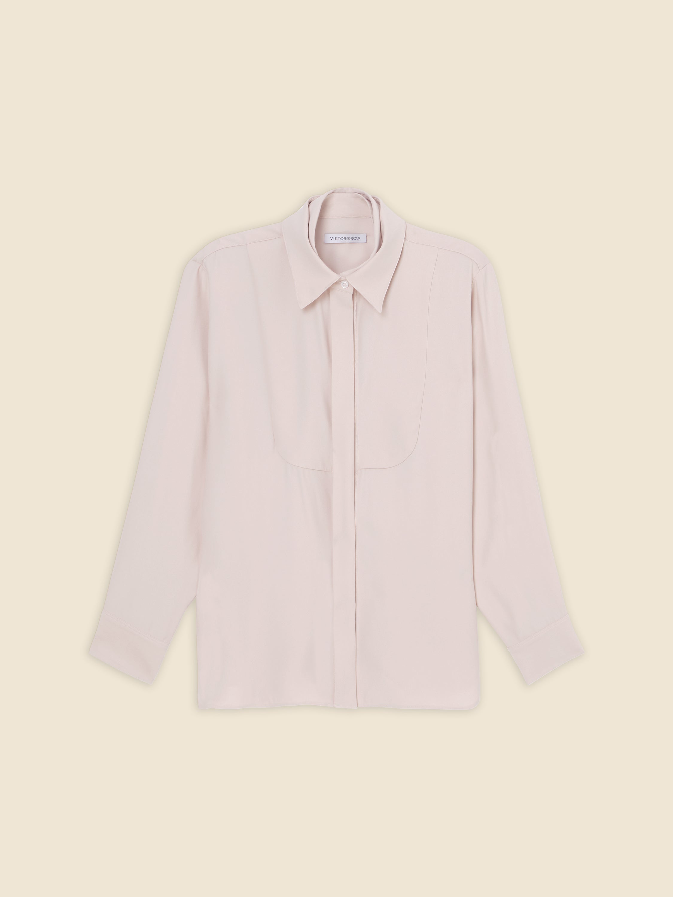 Elegant cream long-sleeve blouse with pointed collar and button-up front, perfect for a classic and sophisticated look.