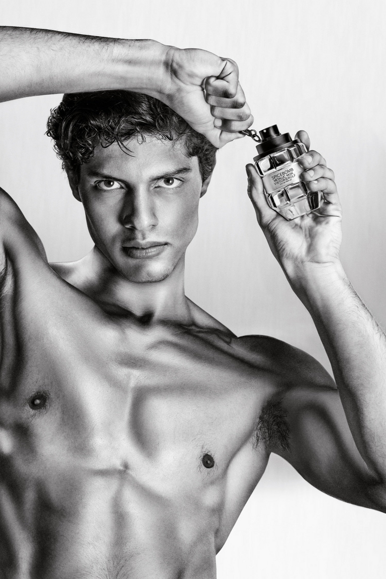 Viktor&Rolf Spicebomb Metallic Musk perfume campaign image