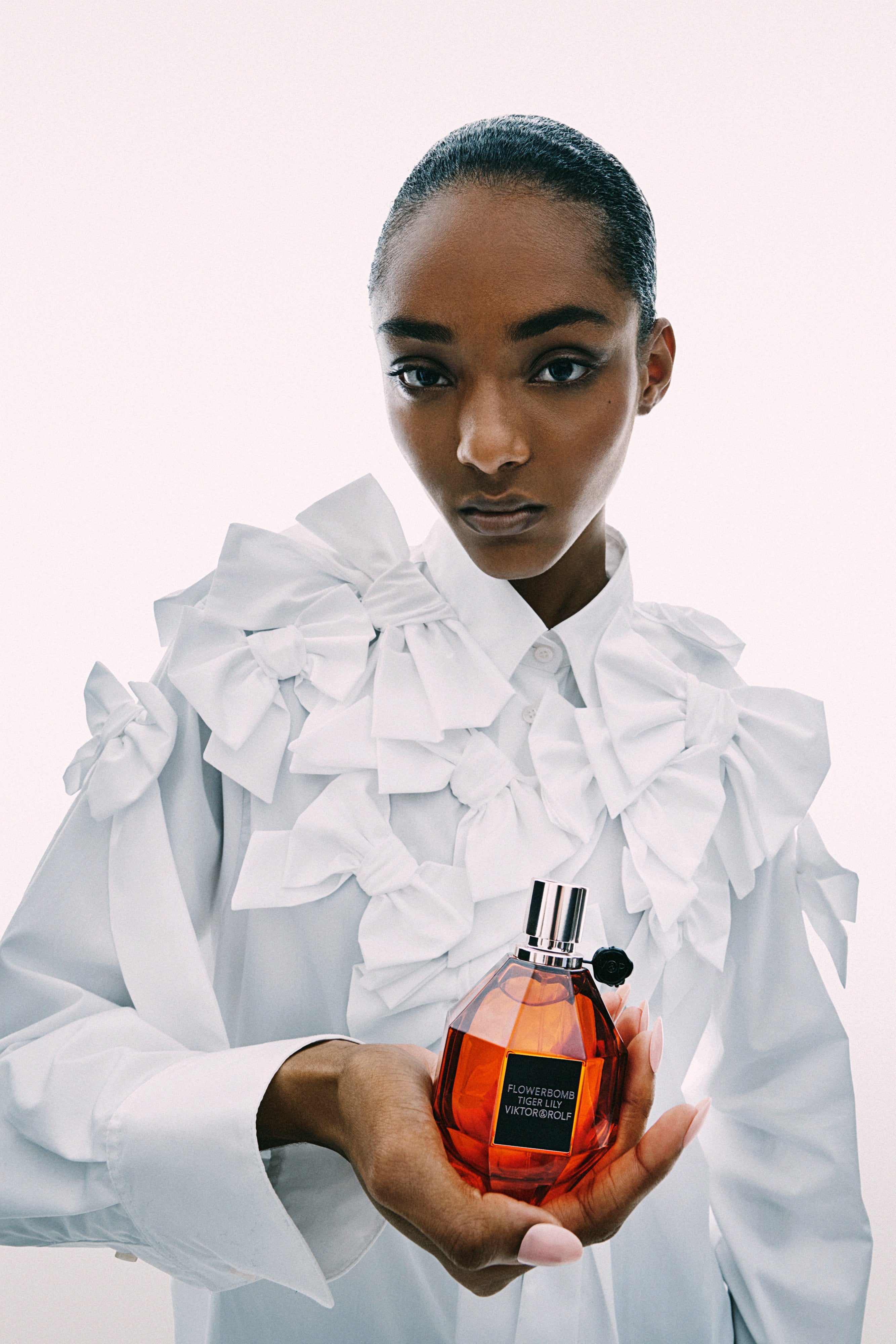 VIKTOR&ROLF FLOWERBOMB 50ml 未使用 Viktor&Rolf's Flowerbomb 50ml Eau de Parfum