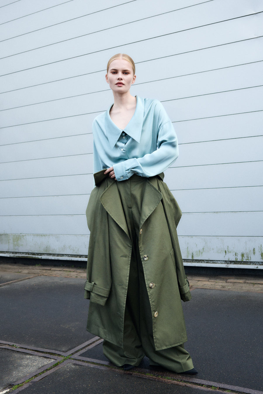 DRAGGED NECK SATIN SHIRT