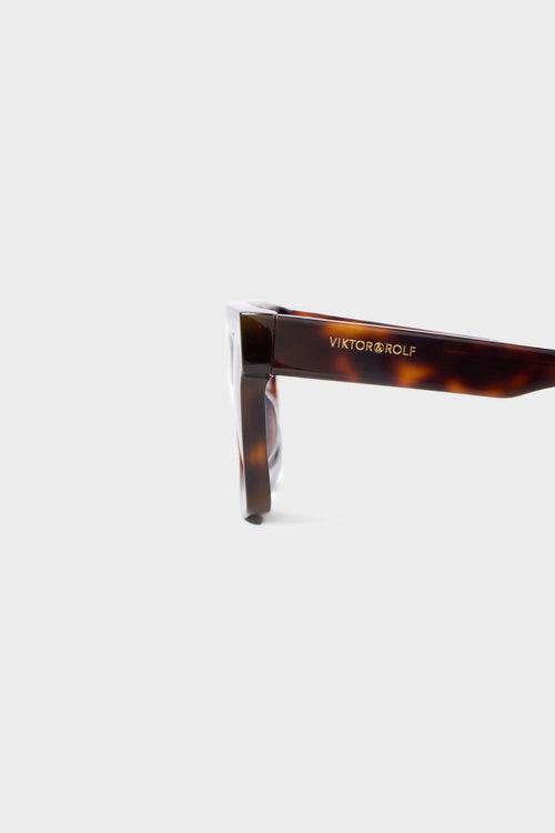 Square tortoise glasses on a white background.