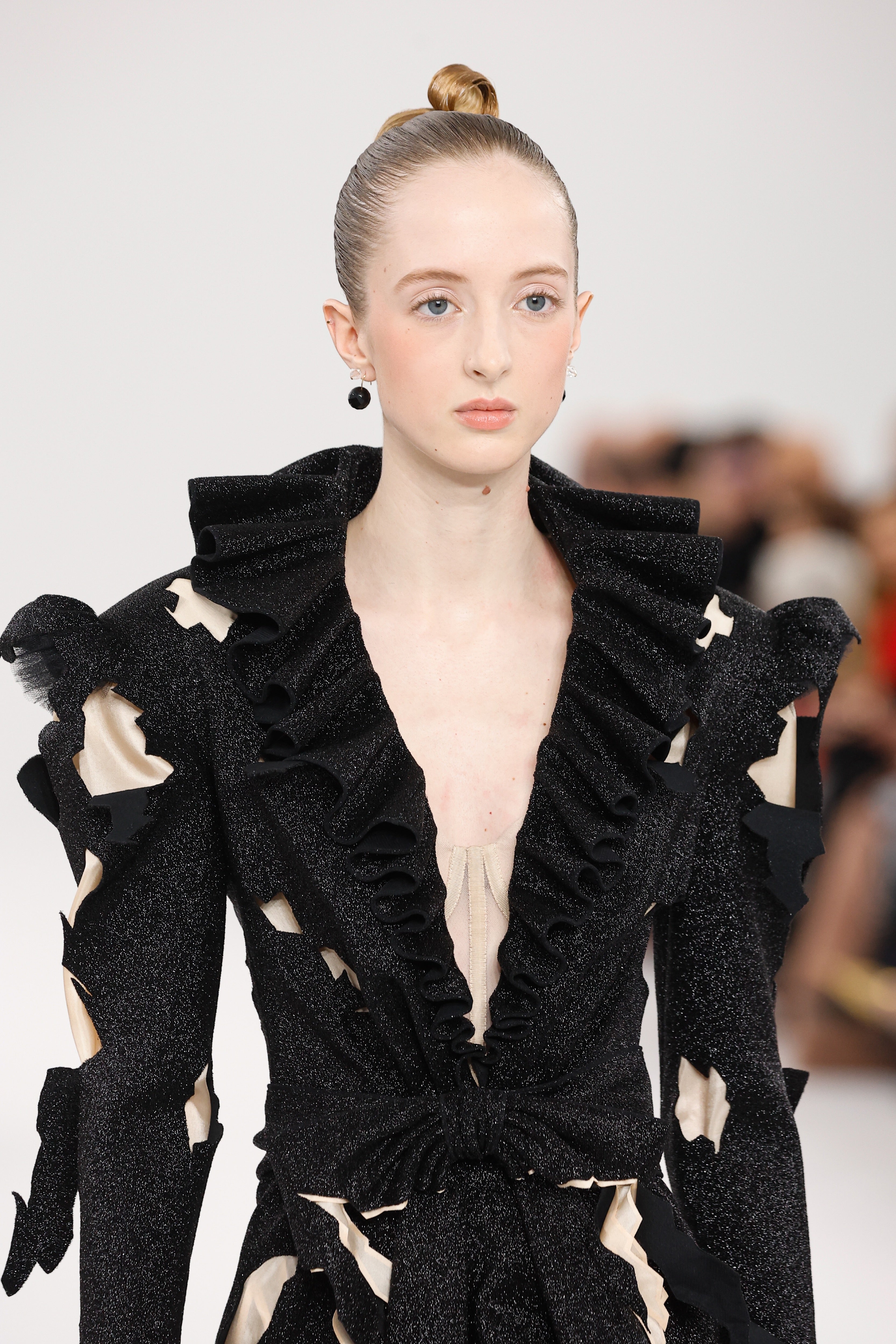 【VIKTOR & ROLF】 HAUTE FANTAISIE TT035\tBLACK Haute Couture Collections | Viktor&Rolf