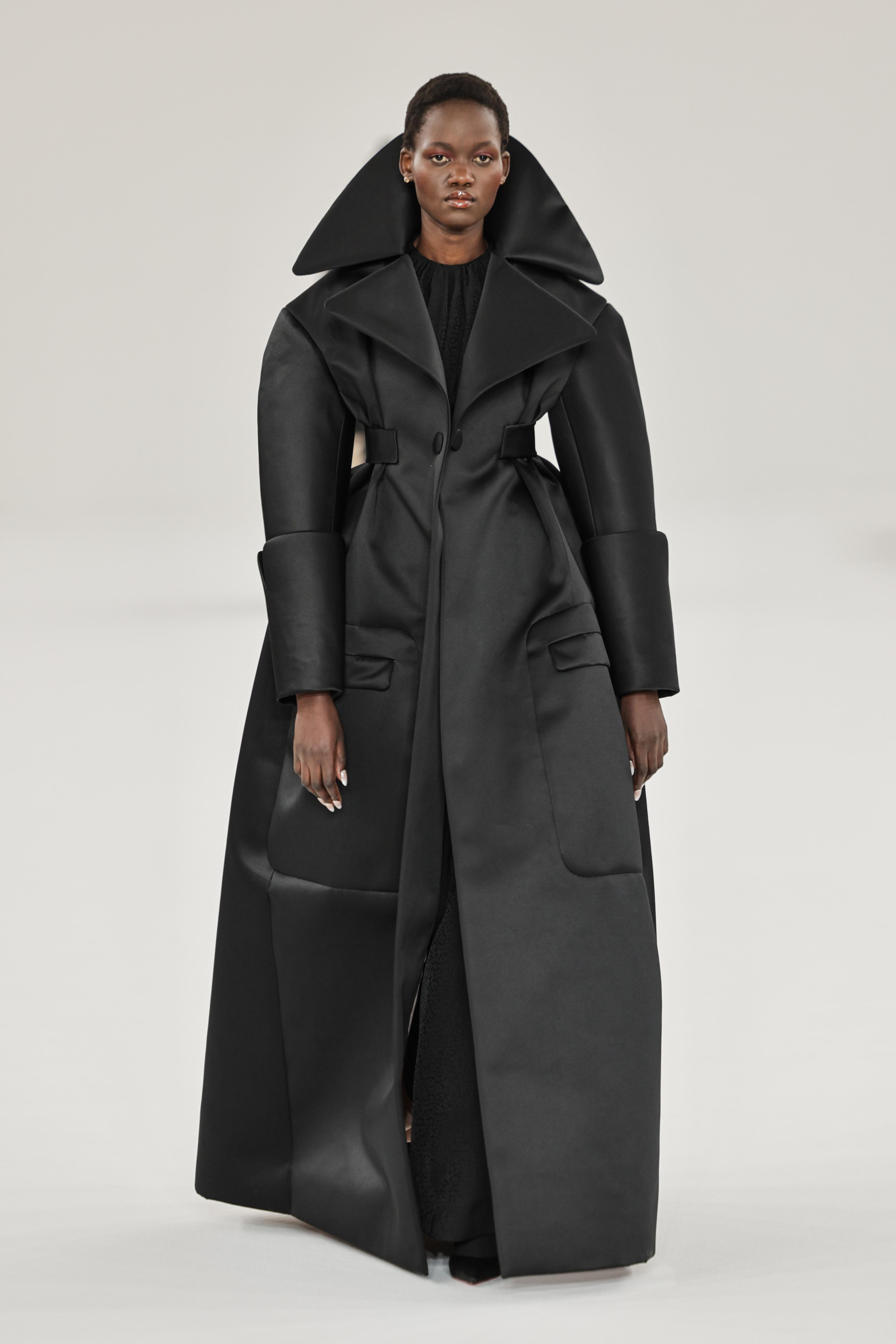 【VIKTOR & ROLF】 HAUTE FANTAISIE TT035\tBLACK Haute Couture Lookbook SS24 | Viktor&Rolf