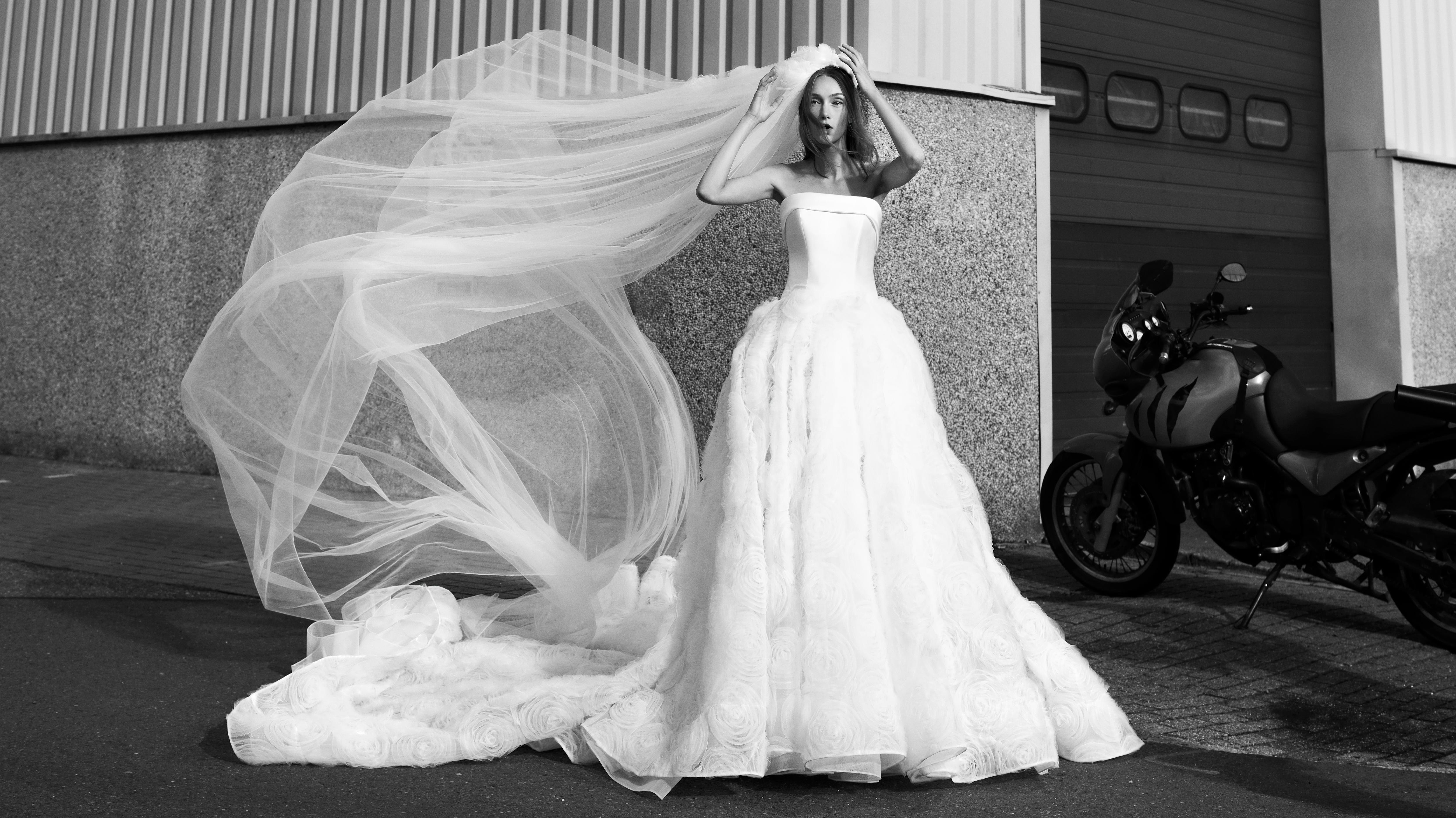 Modest Lace Tulle Long Sleeve Wedding Dresses With Long Sleeves, Sweetheart  Neckline, And Button Back High Quality Country Western Bridal Gown Mod273G  From Yuoy, $157.94 | DHgate.Com