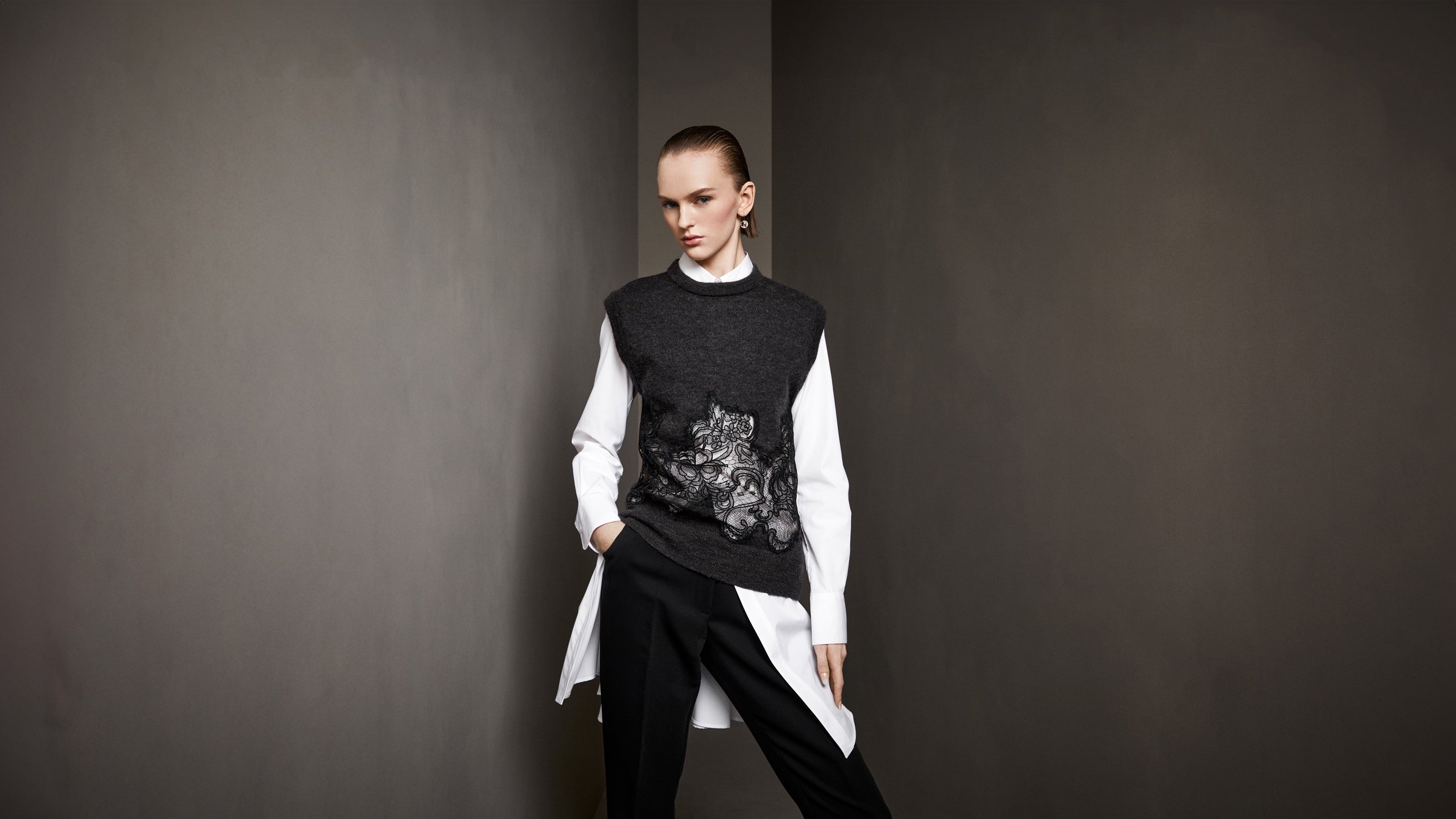 N°E Magazine featuring Viktor&Rolf Viktor & Rolf - VRM385 | Le Jour Couture