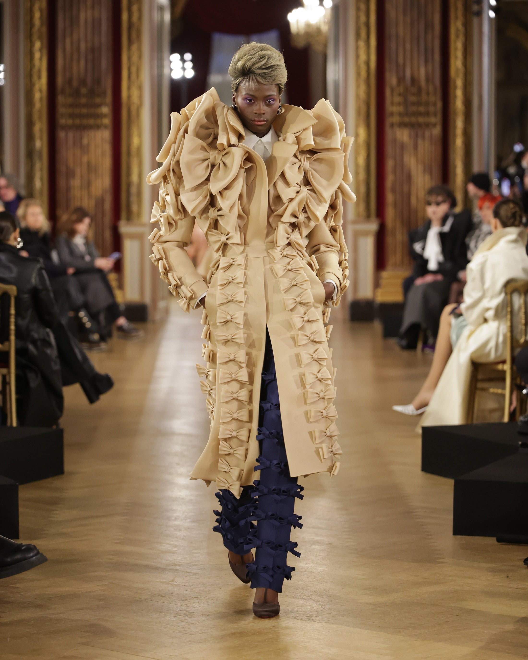 【VIKTOR & ROLF】 HAUTE FANTAISIE TT035\tBLACK Haute Couture Collections | Viktor&Rolf