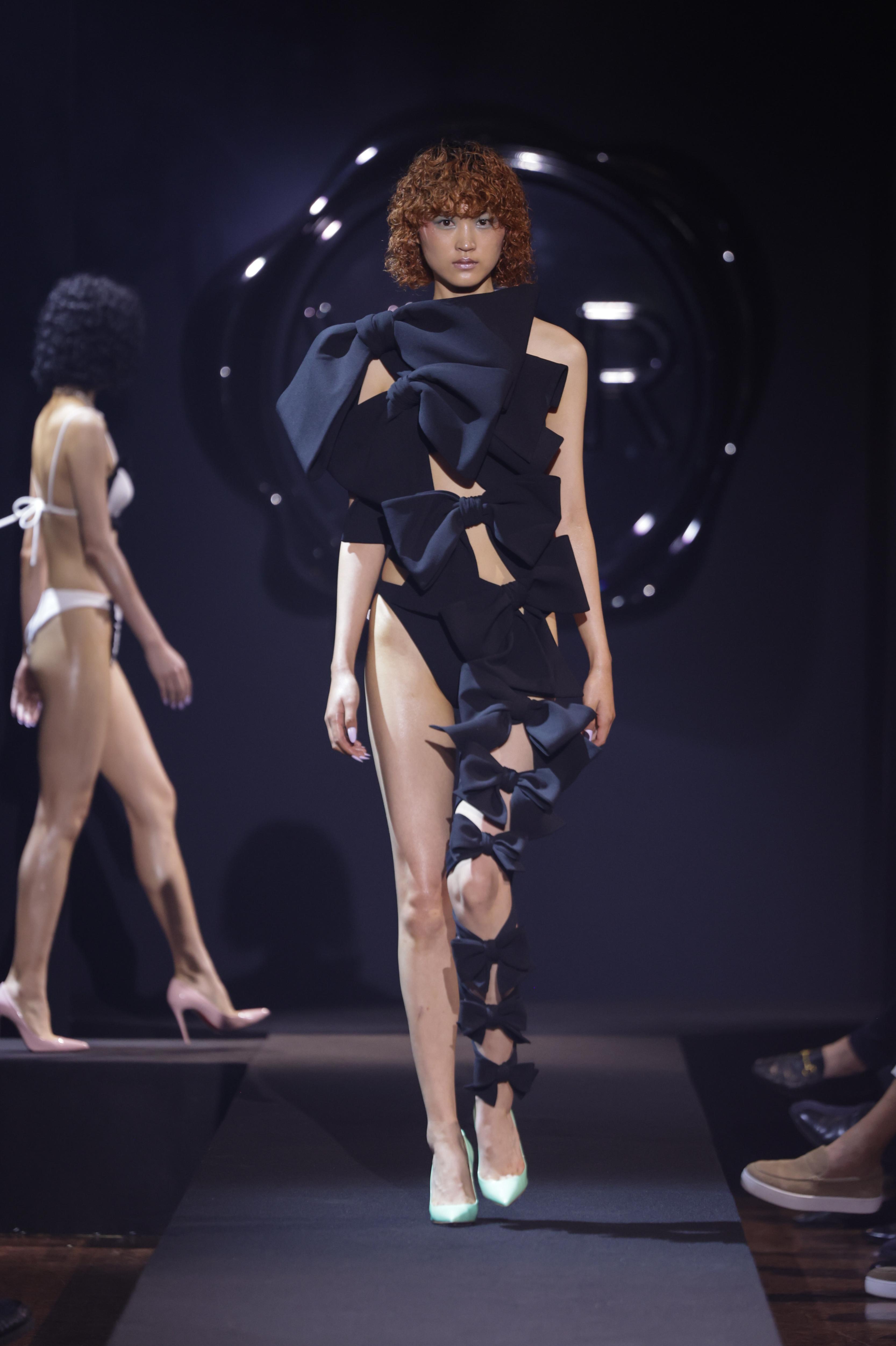 【VIKTOR & ROLF】 HAUTE FANTAISIE TT035\tBLACK Haute Couture Collections | Viktor&Rolf