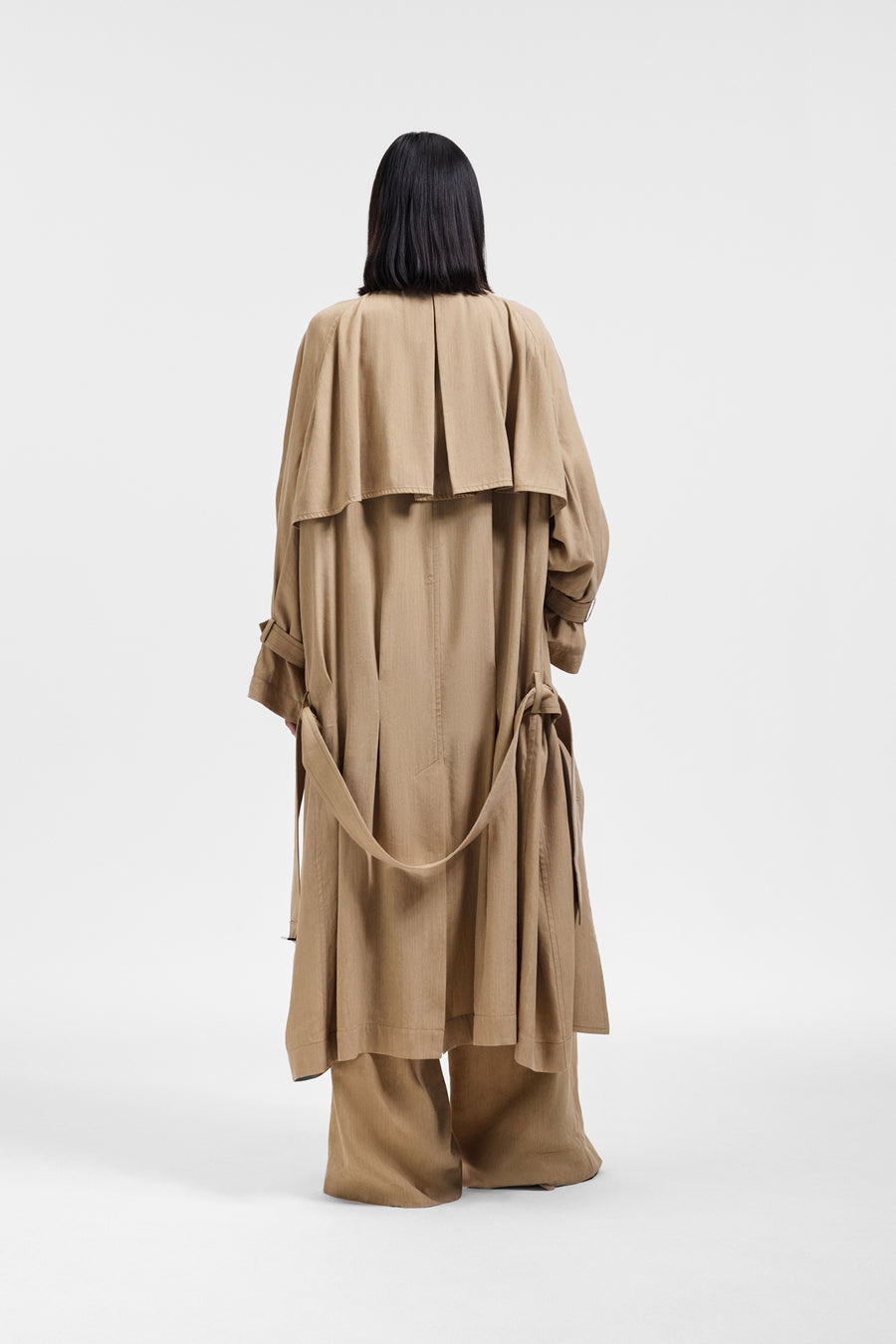TRENCHCOAT MET LAGE HALSLIJN