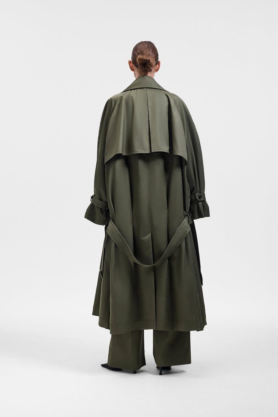 TRENCHCOAT MET LAGE HALSLIJN