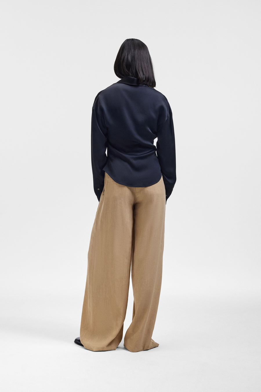 DRAGGED NECK SATIN SHIRT