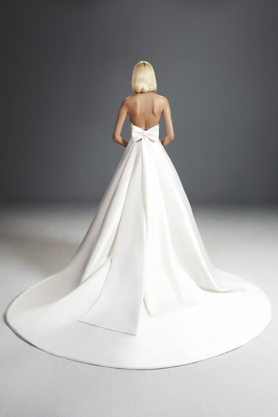 Viktor & Rolf Mariage Bridalwear Collection, Flower Bouquet Gown, elegant design with sculptural bow and luxurious craftsmanship.