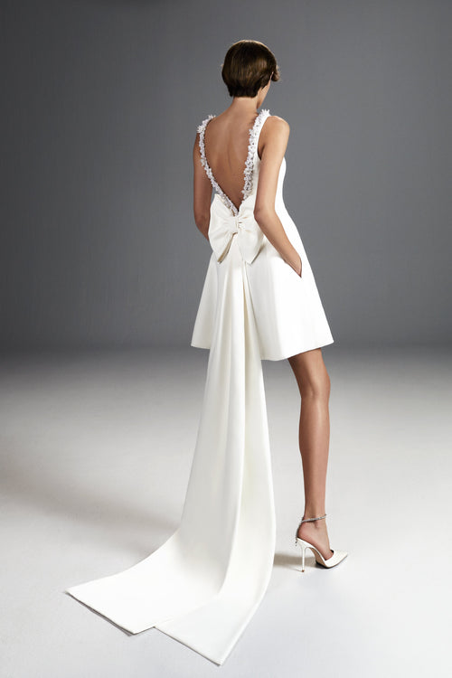 Viktor & Rolf Mariage Bridalwear Tales of Pearls Mini, elegant back design with bow and intricate lace detailing.