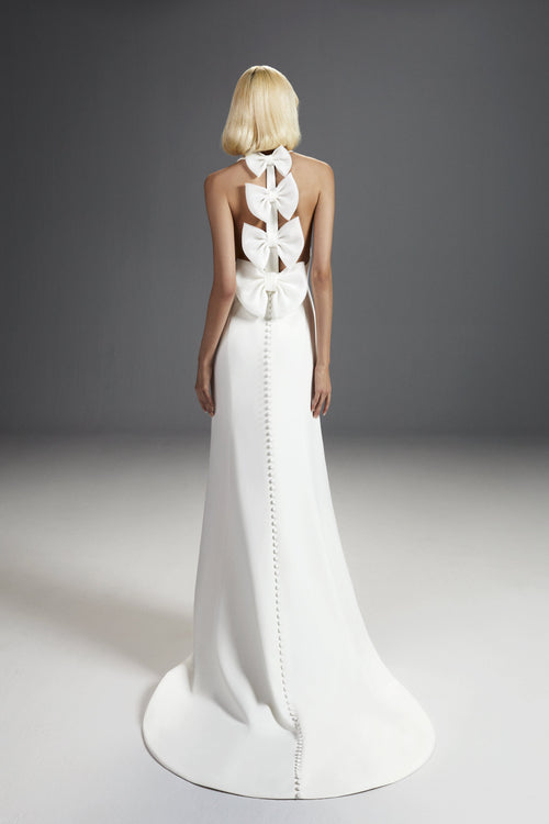 Elegant Viktor & Rolf Mariage Bridalwear Collection gown, Dreamy Bow Mermaid design with sculptural bows and couture details.