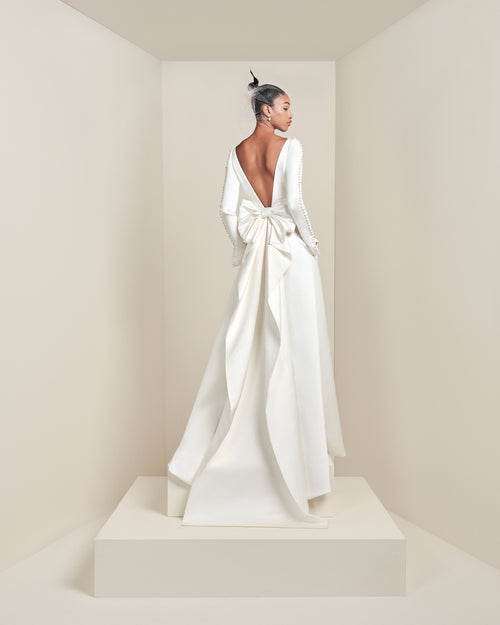 VRM434 – SCULPTED BOW TRAIN GOWN
