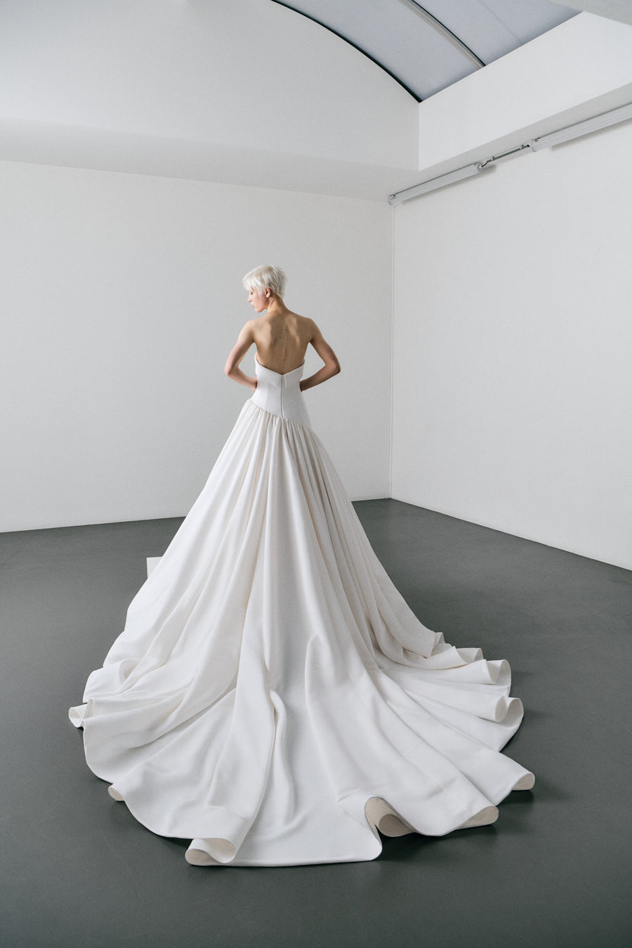 VRM509 - THE DIAGONAL CUT STATEMENT GOWN