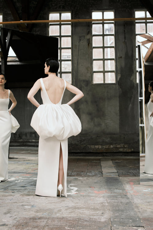 VRM535 - SATIJNEN JURK MET UITLOPENDE ROK